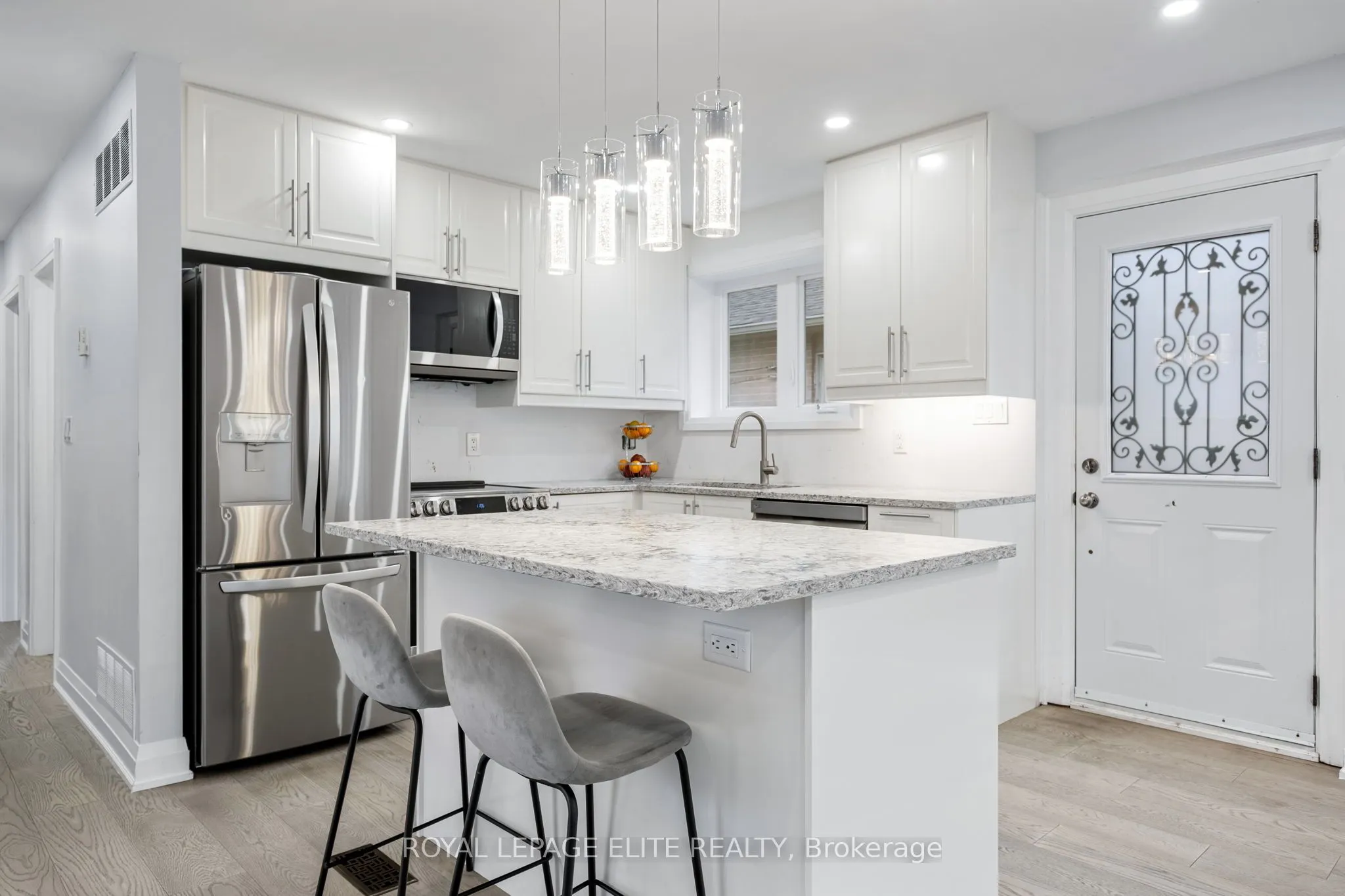 6 LACHINE Court