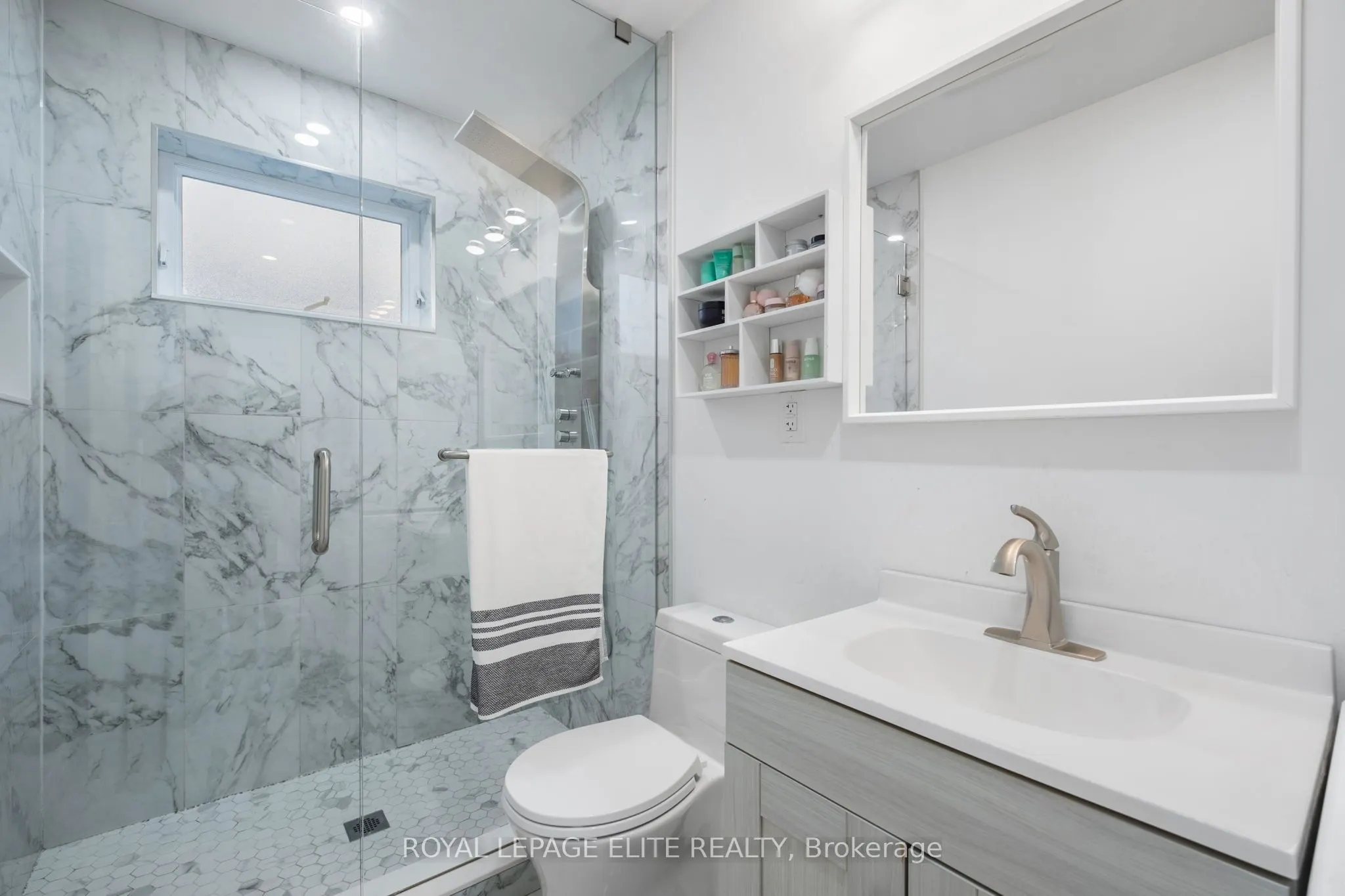 6 LACHINE Court