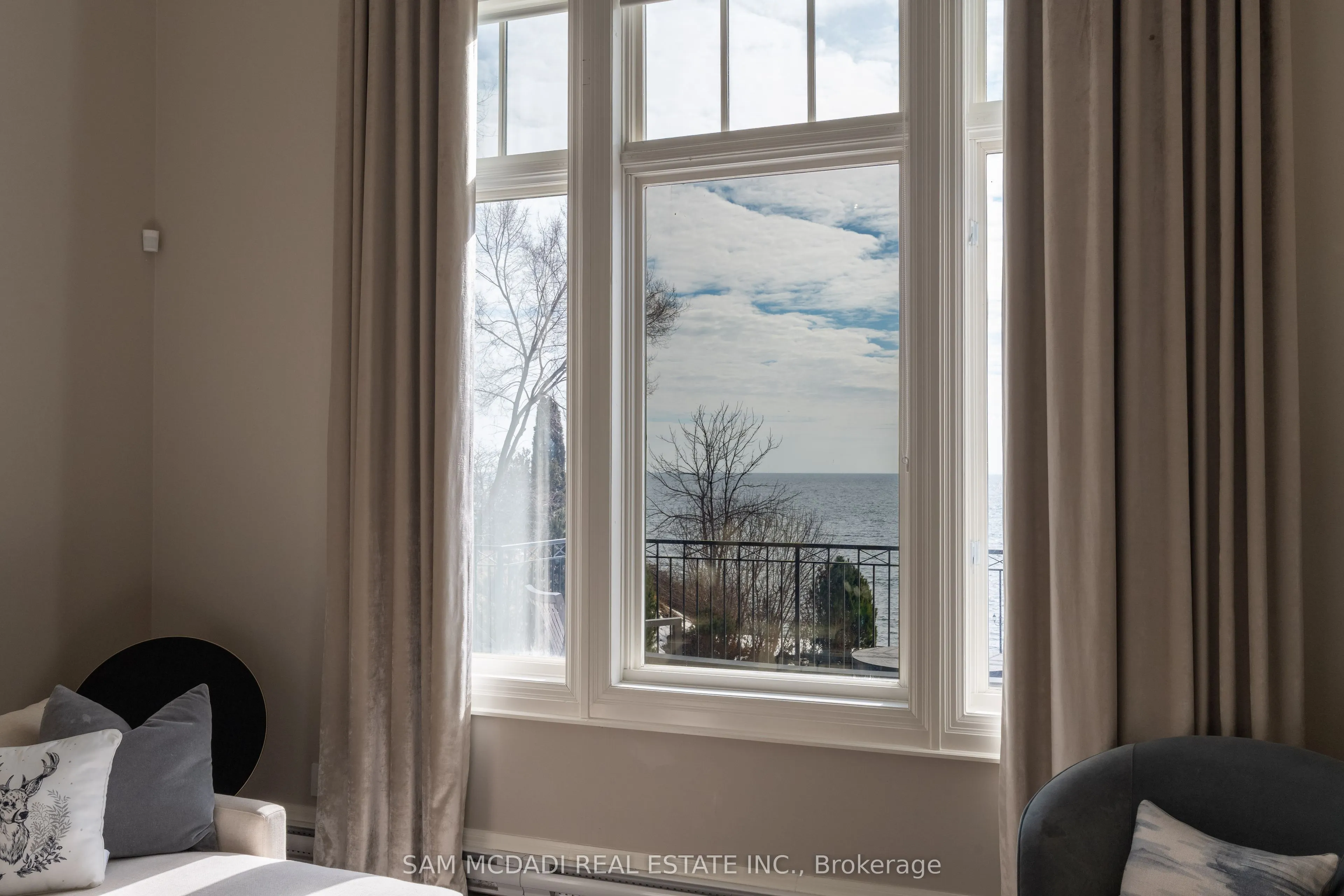 5126 Lakeshore Road