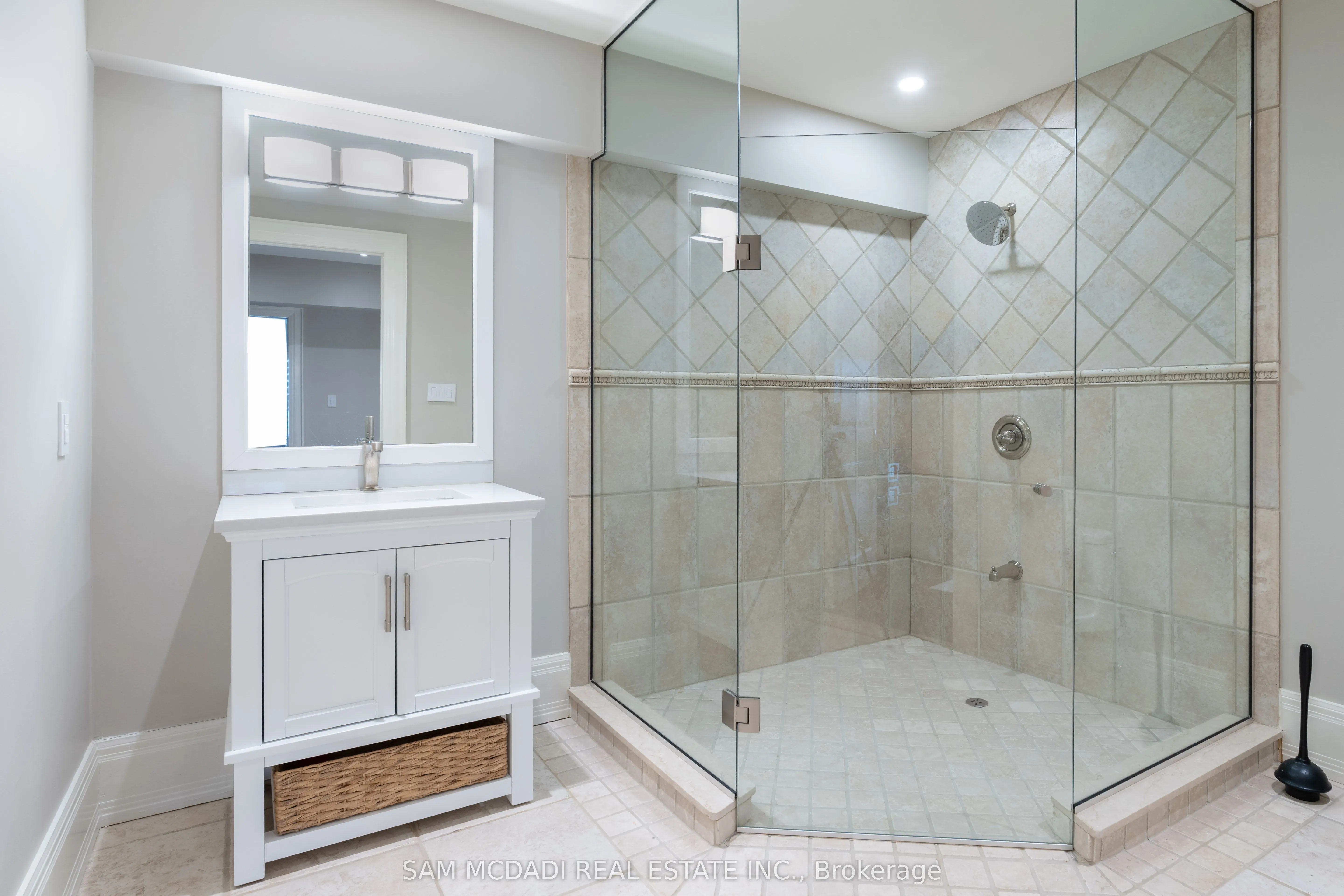 5126 Lakeshore Road