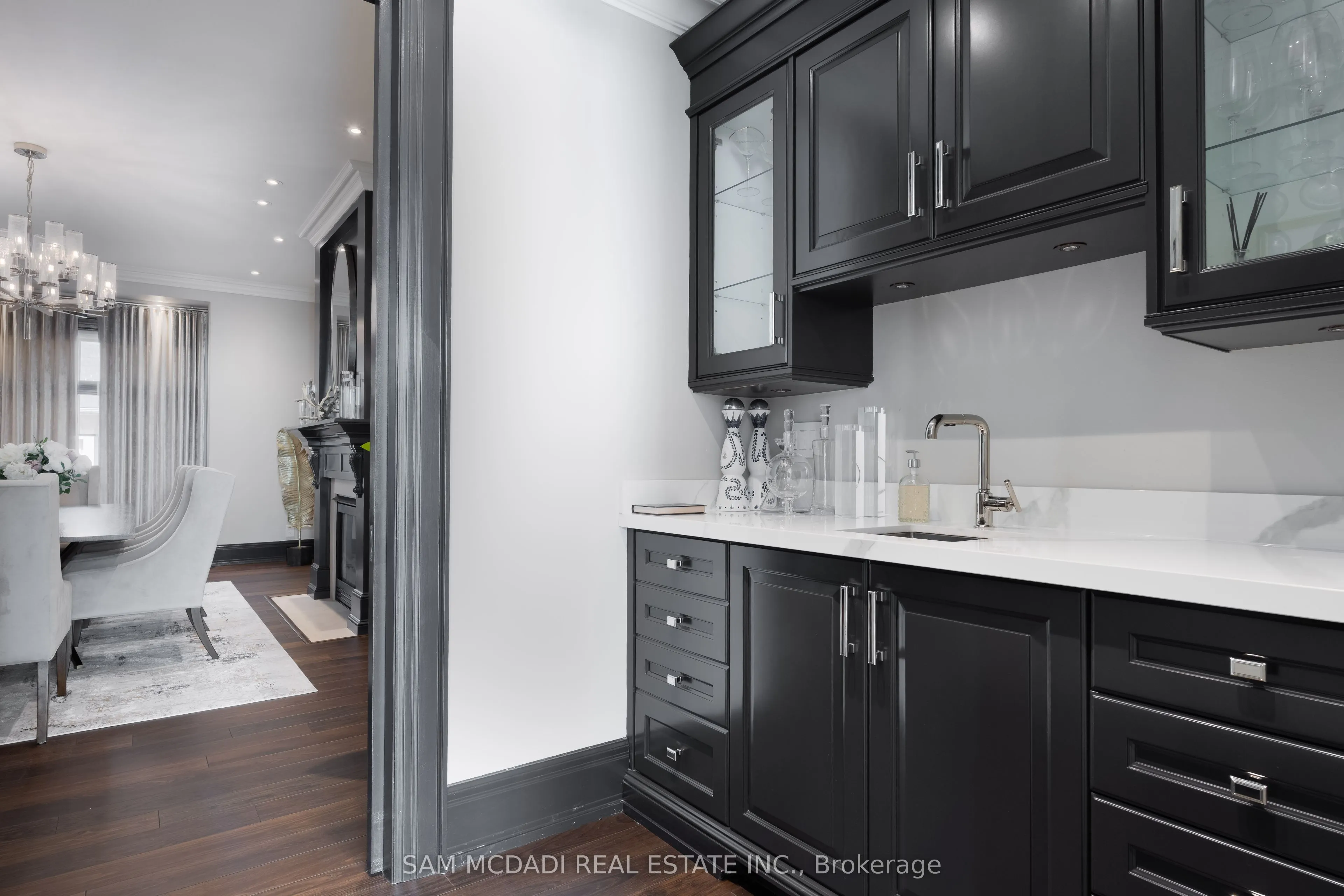 5126 Lakeshore Road