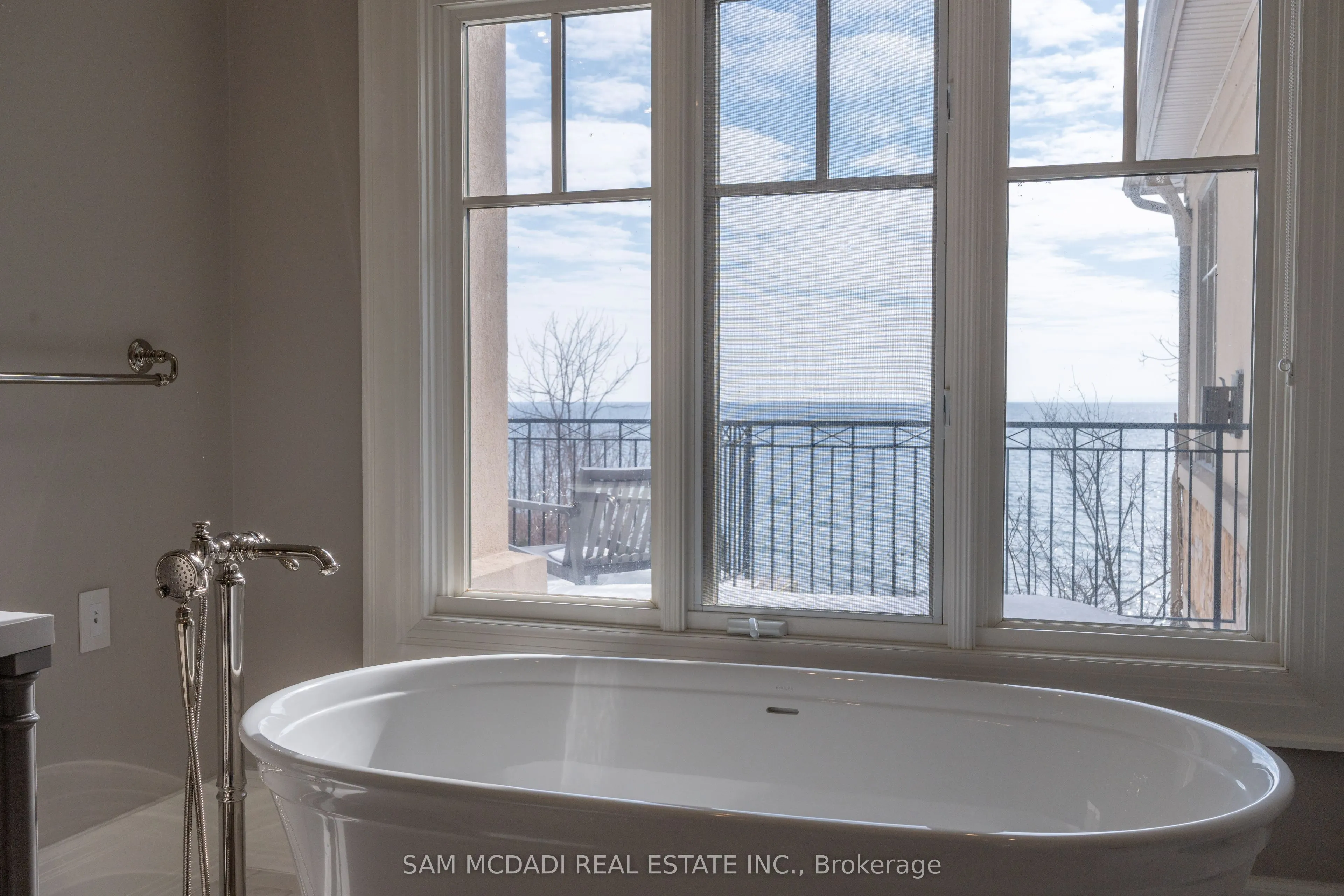 5126 Lakeshore Road
