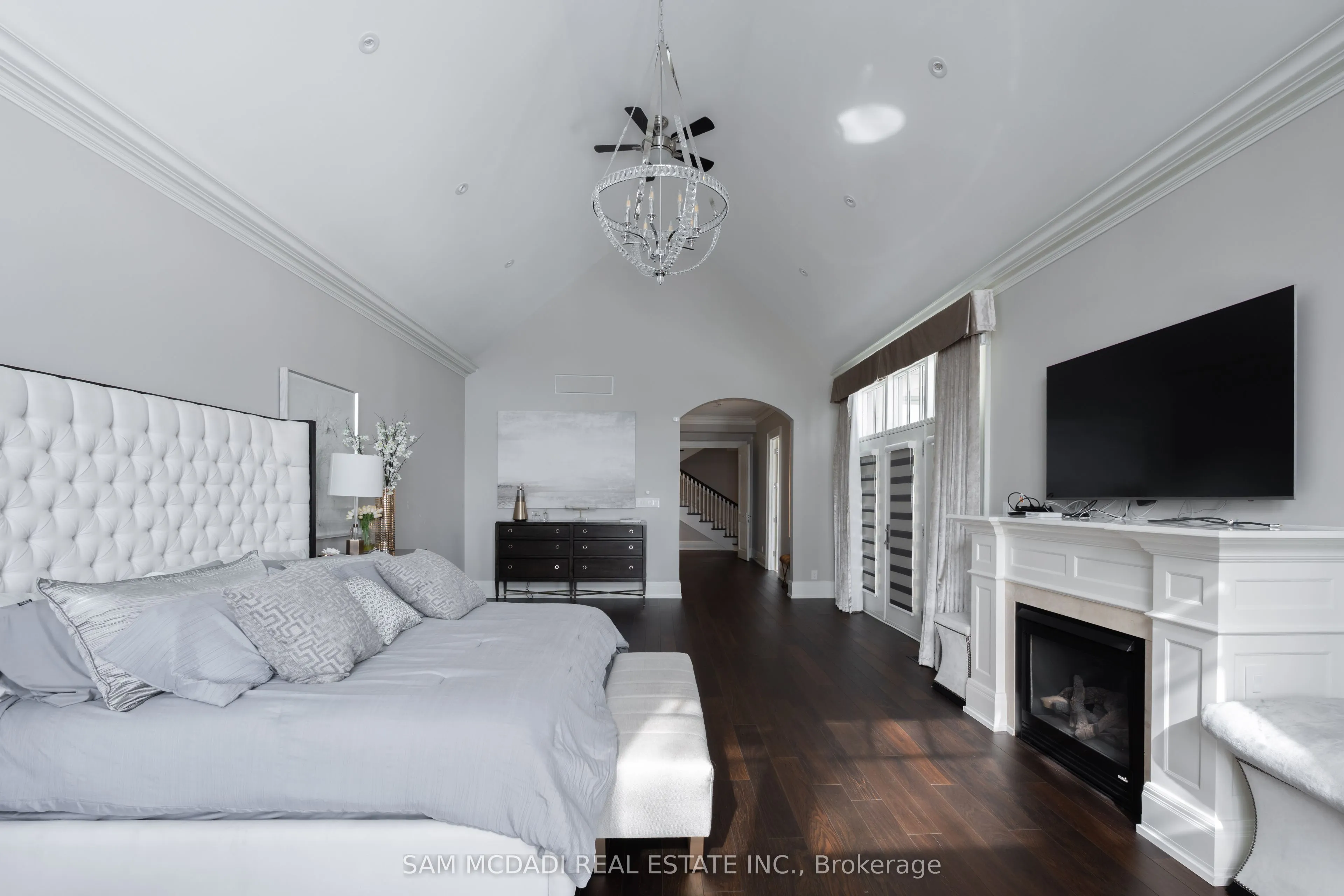 5126 Lakeshore Road
