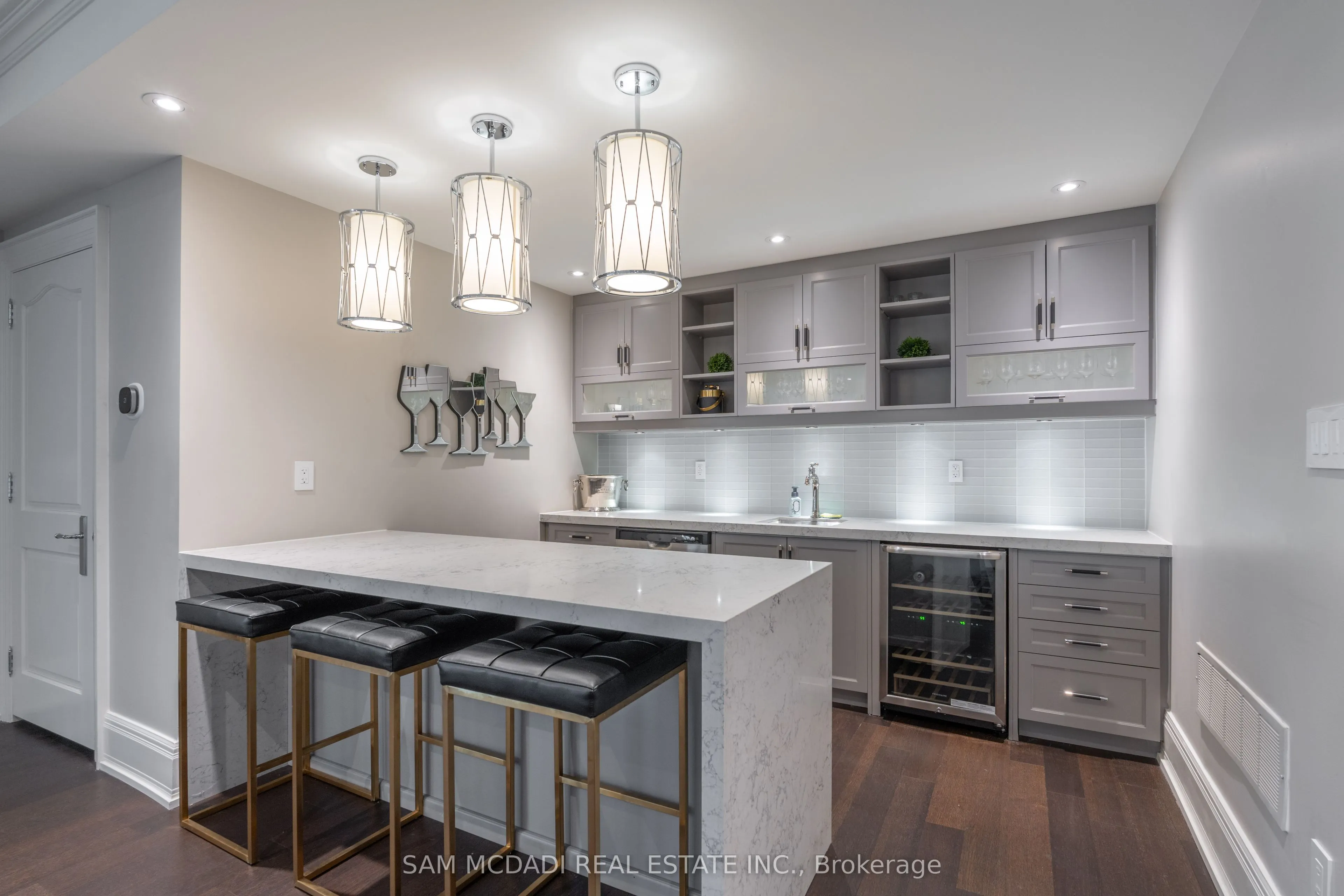 5126 Lakeshore Road