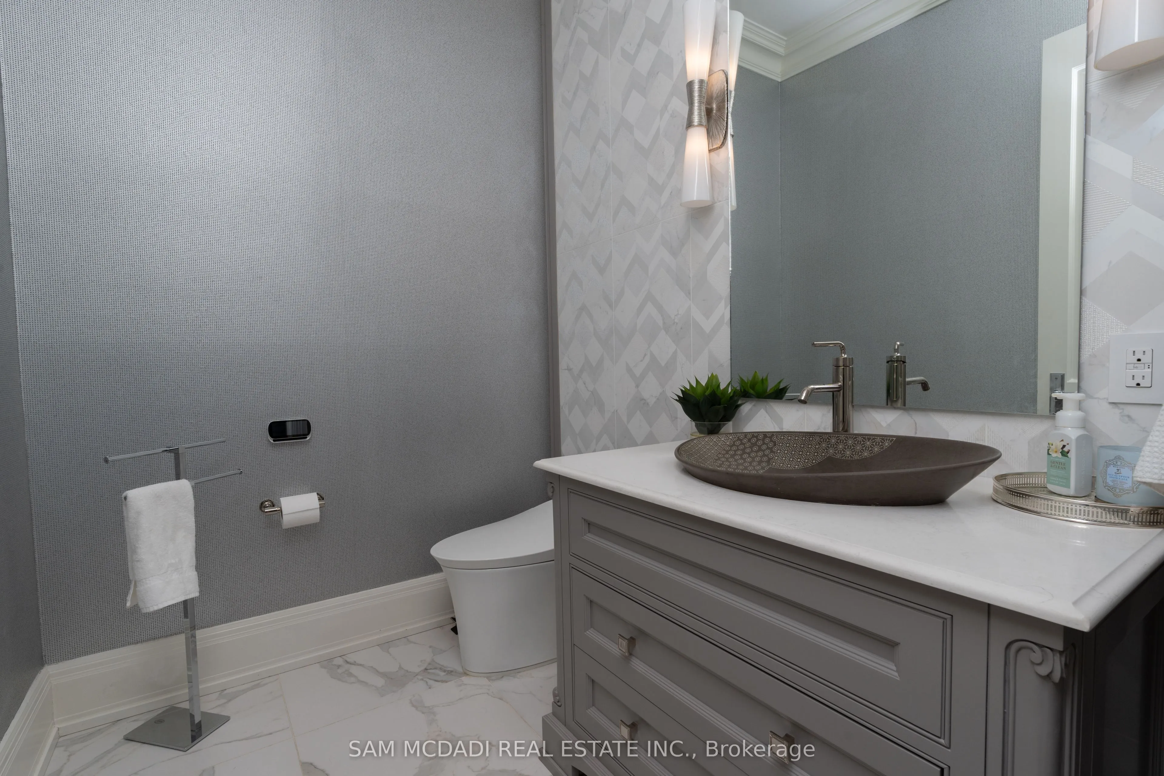 5126 Lakeshore Road