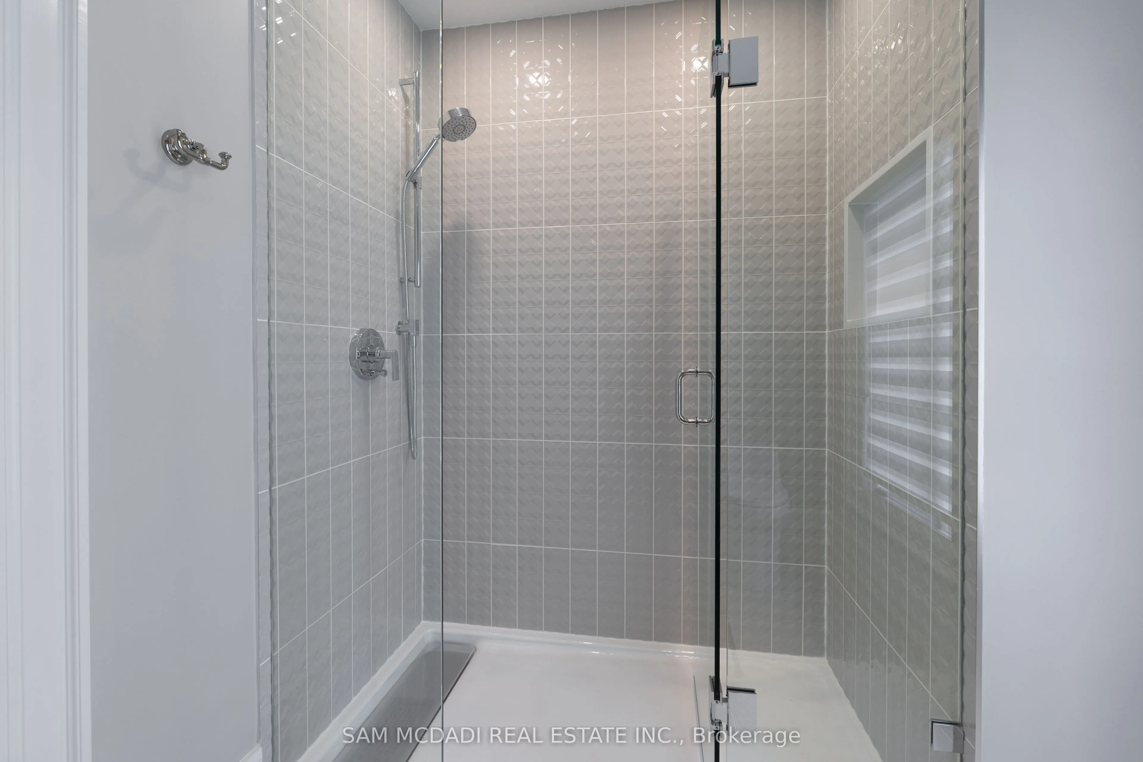 5126 Lakeshore Road