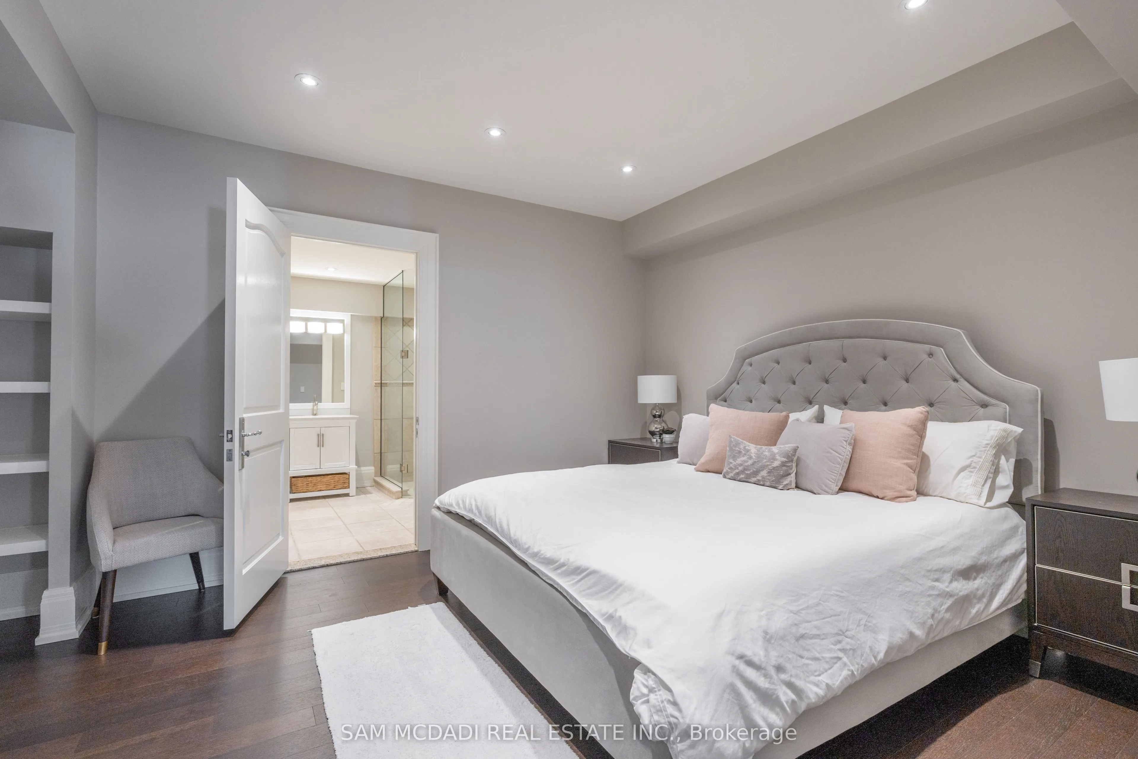 5126 Lakeshore Road