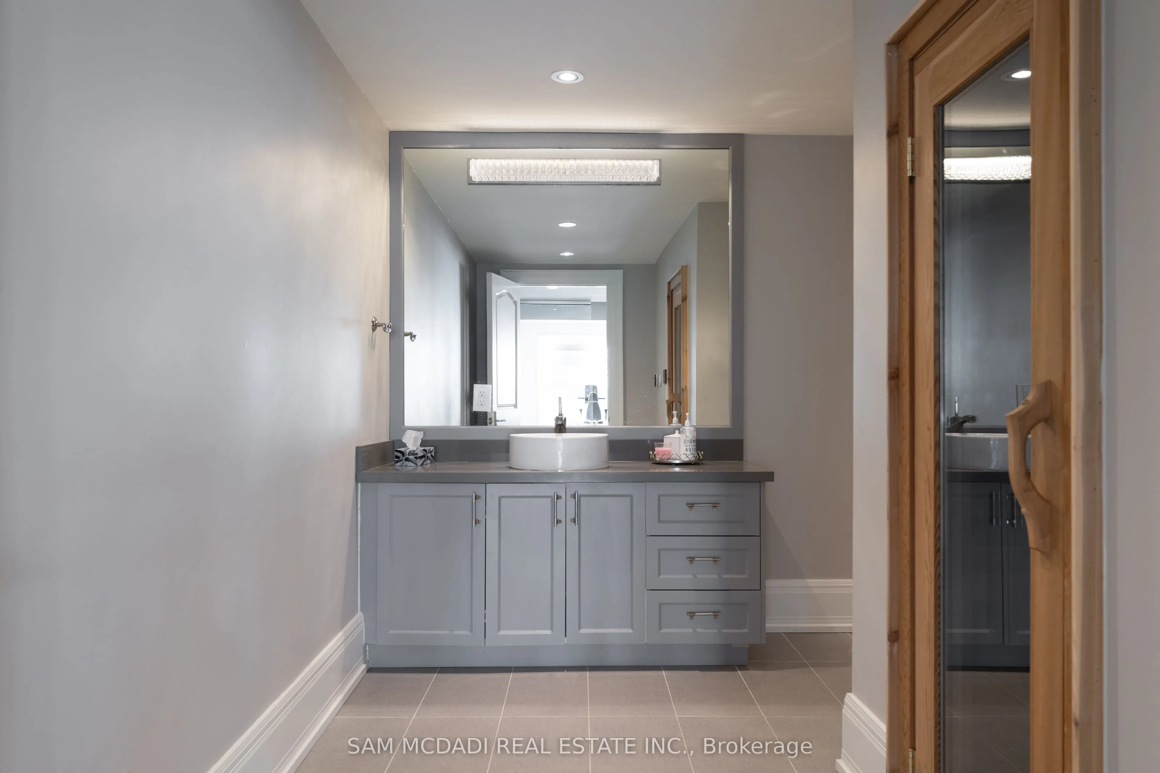 5126 Lakeshore Road