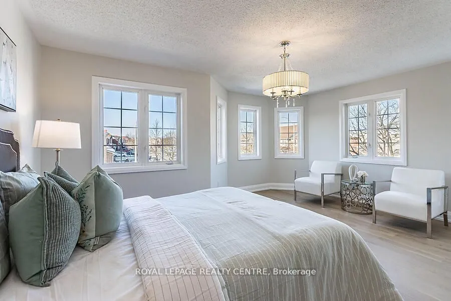 3 Lake Louise Drive
