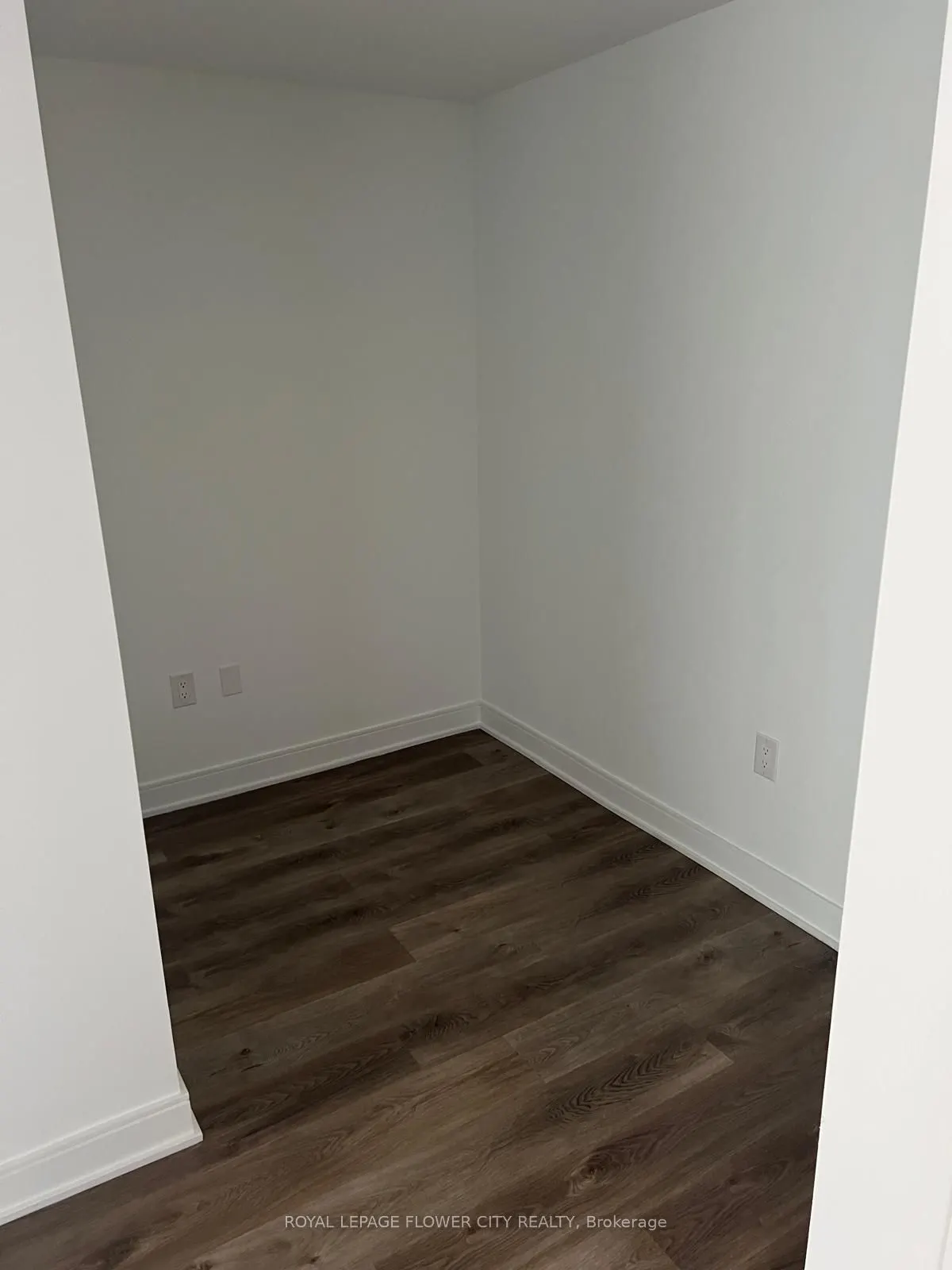 86 DUNDAS Street #1121