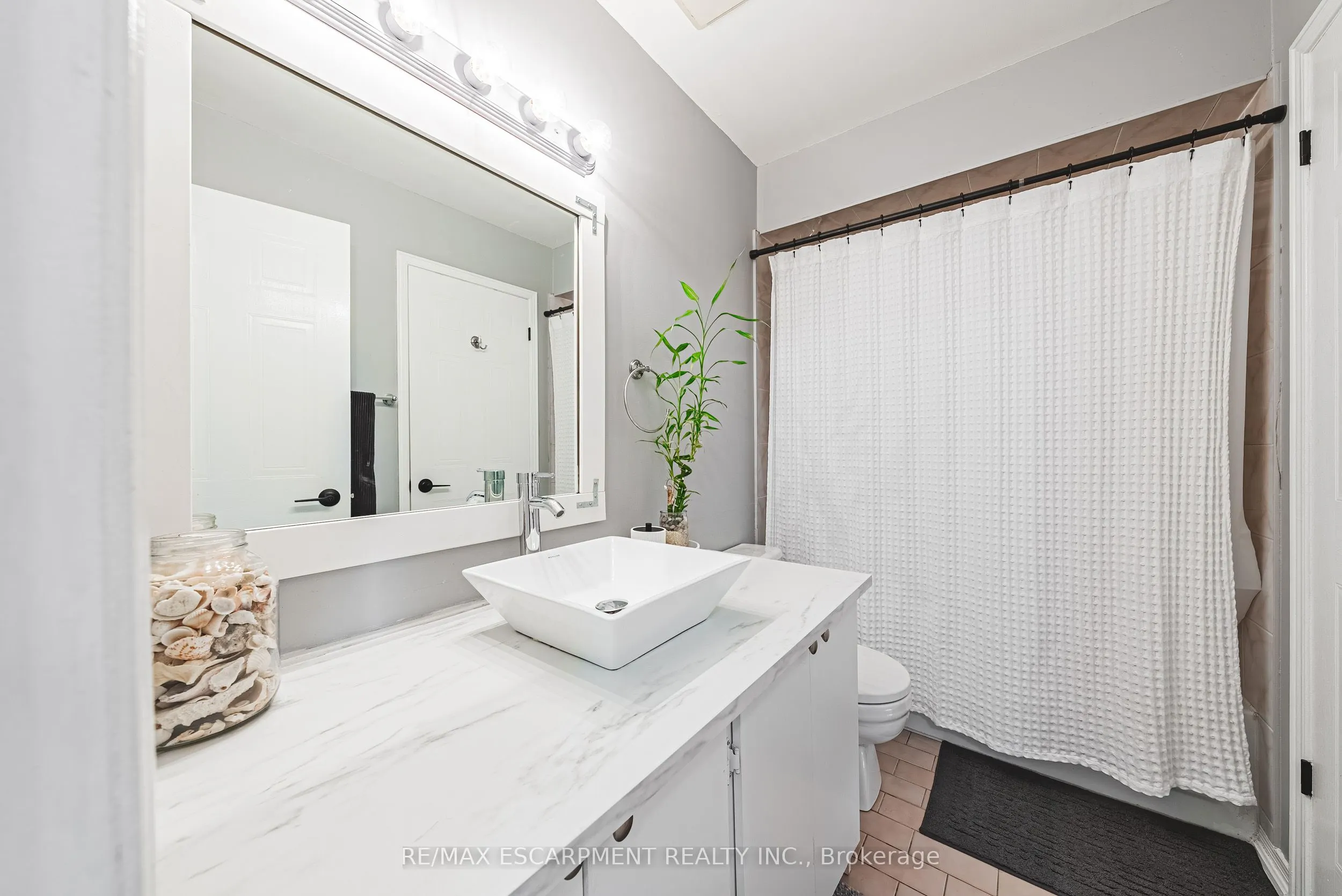 895 Maple Avenue, #116