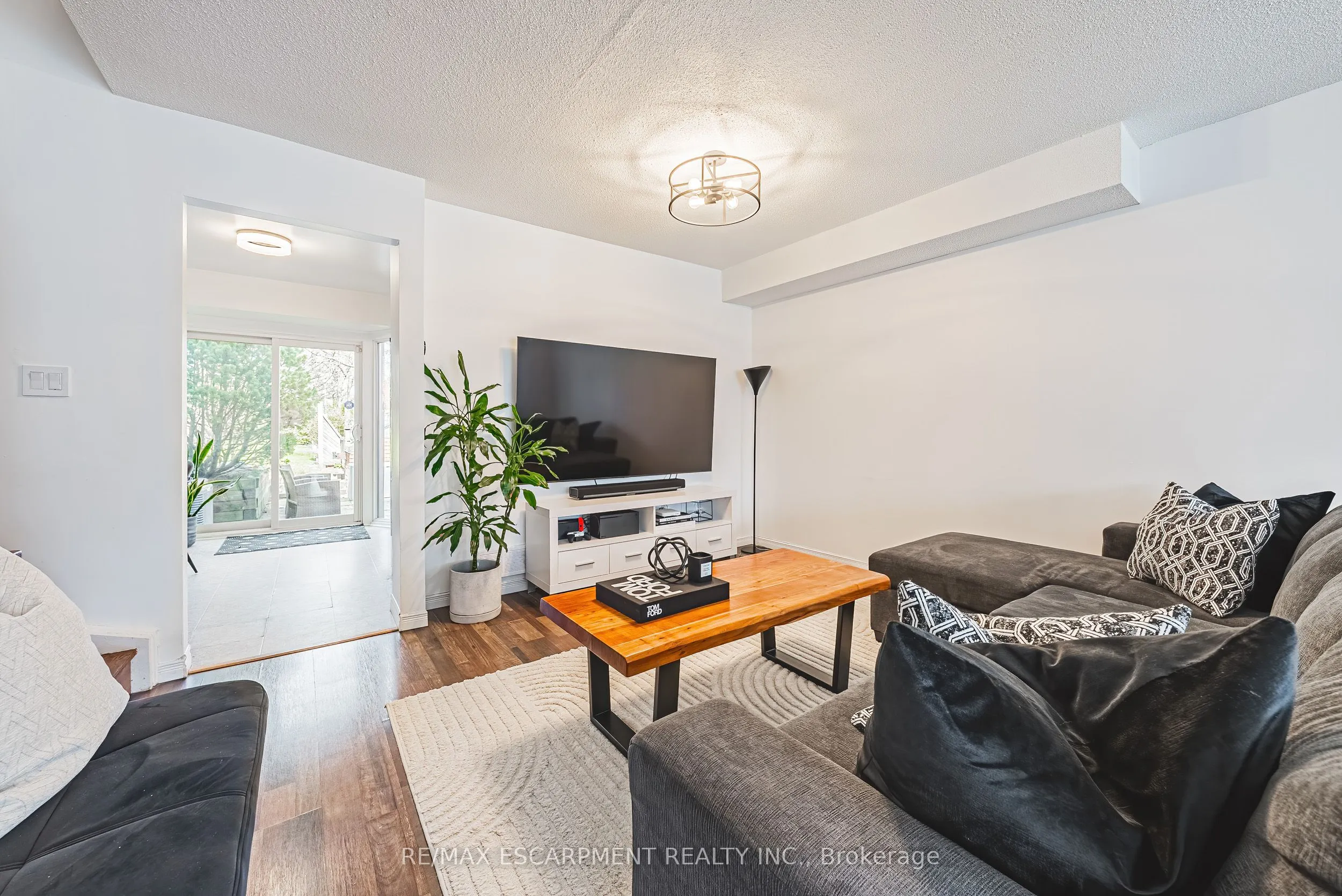895 Maple Avenue, #116