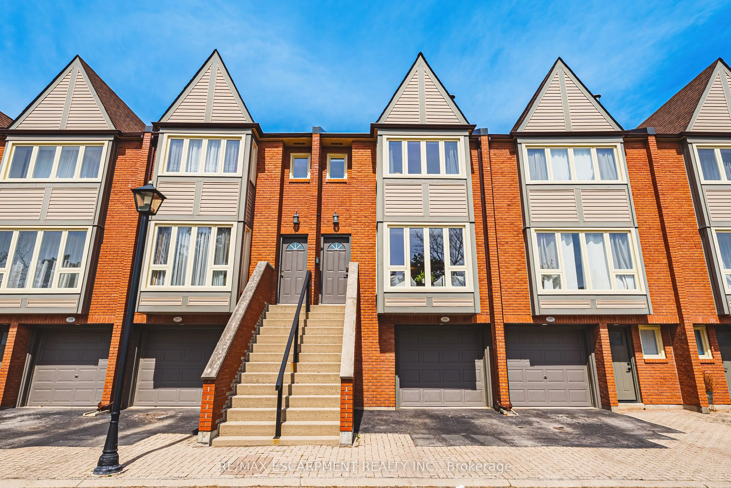 895 Maple Avenue, #116