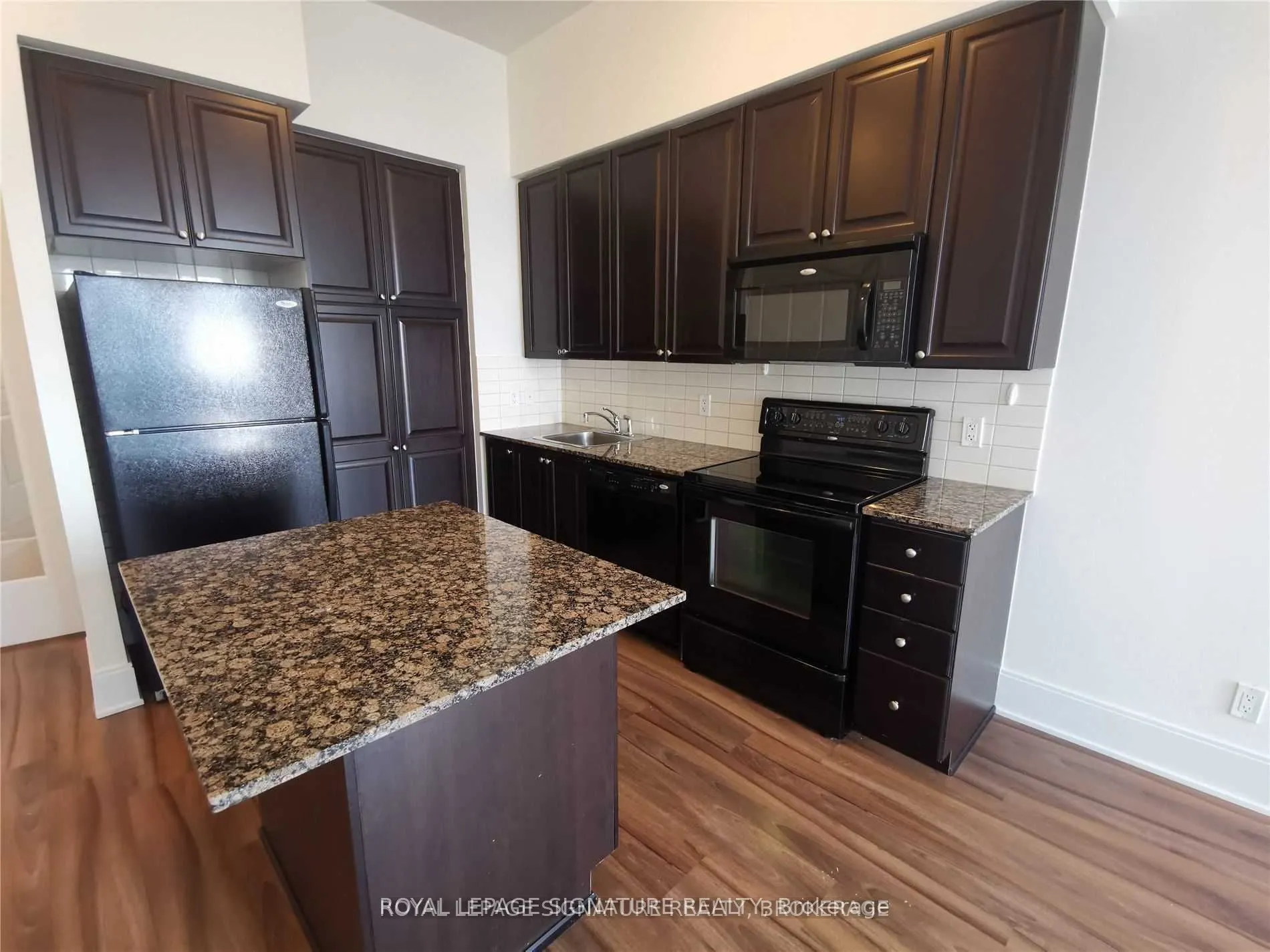330 Burnhamthorpe Road W, #Ph01
