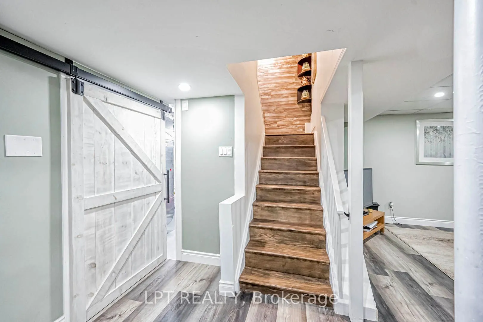 18 Nottawasaga Crescent