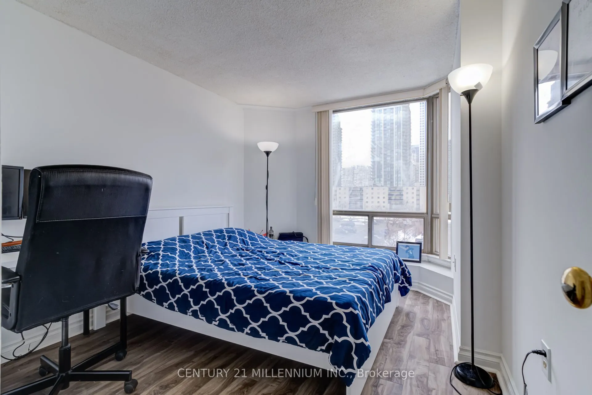 25 Fairview Road W, #605