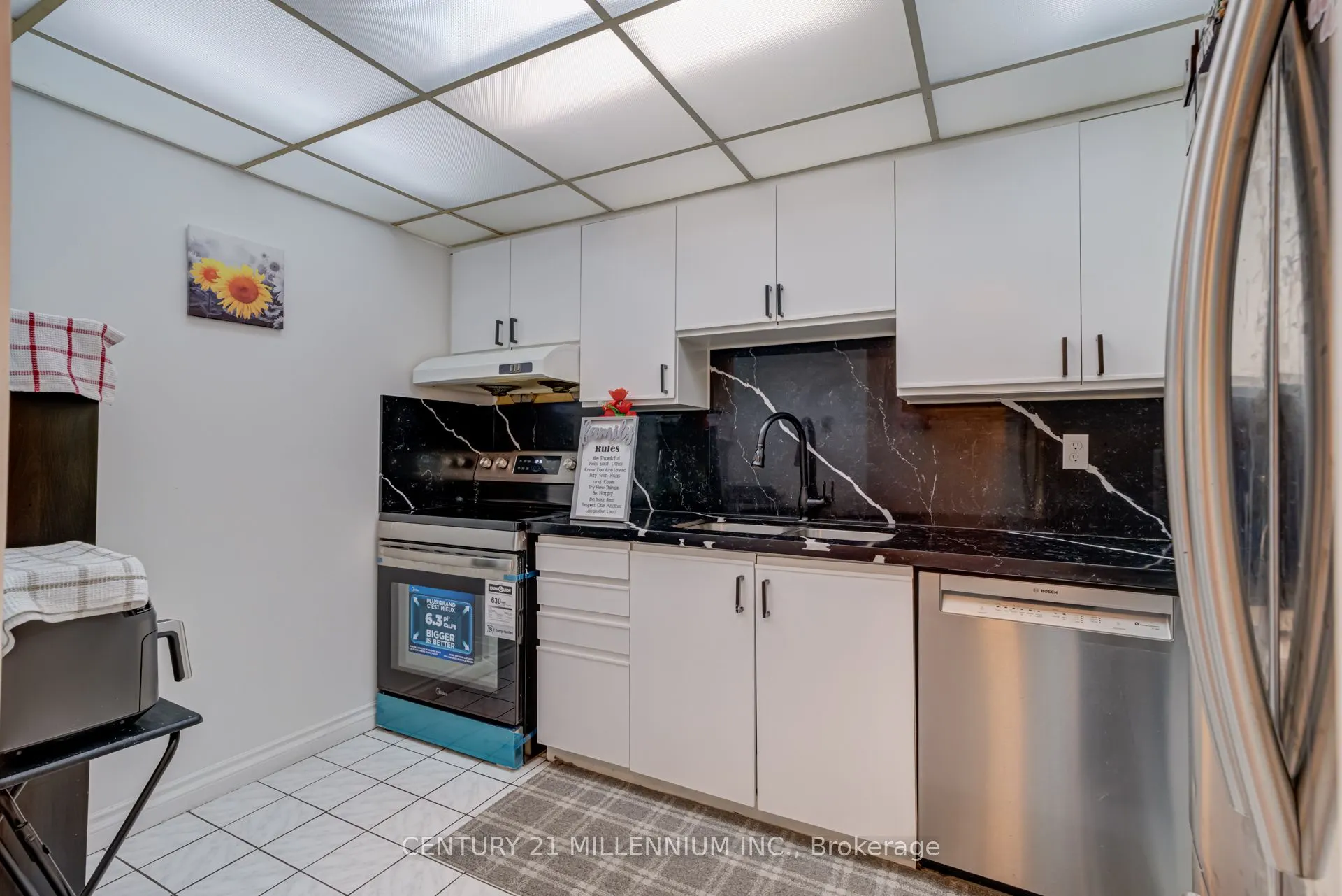25 Fairview Road W, #605