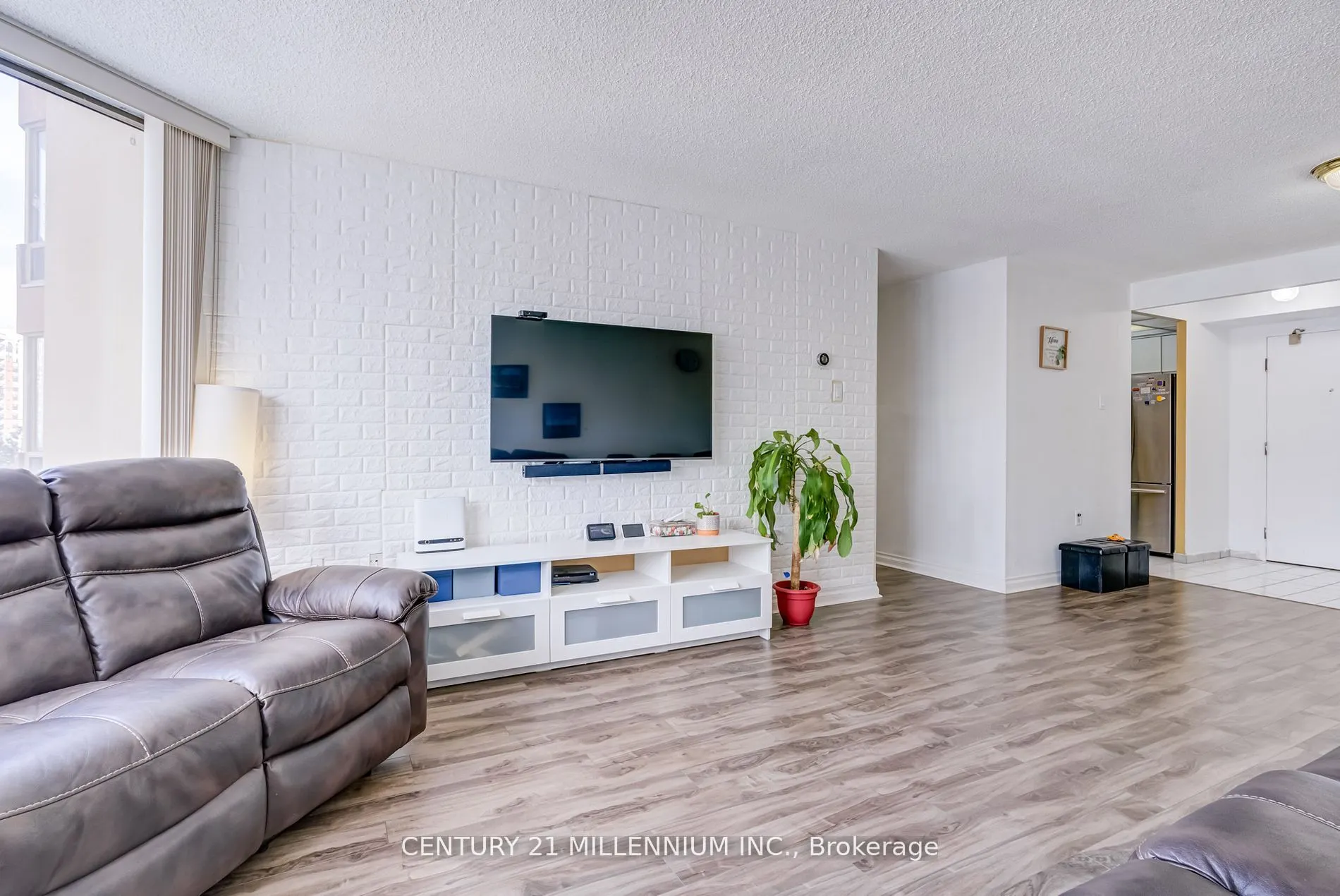 25 Fairview Road W, #605