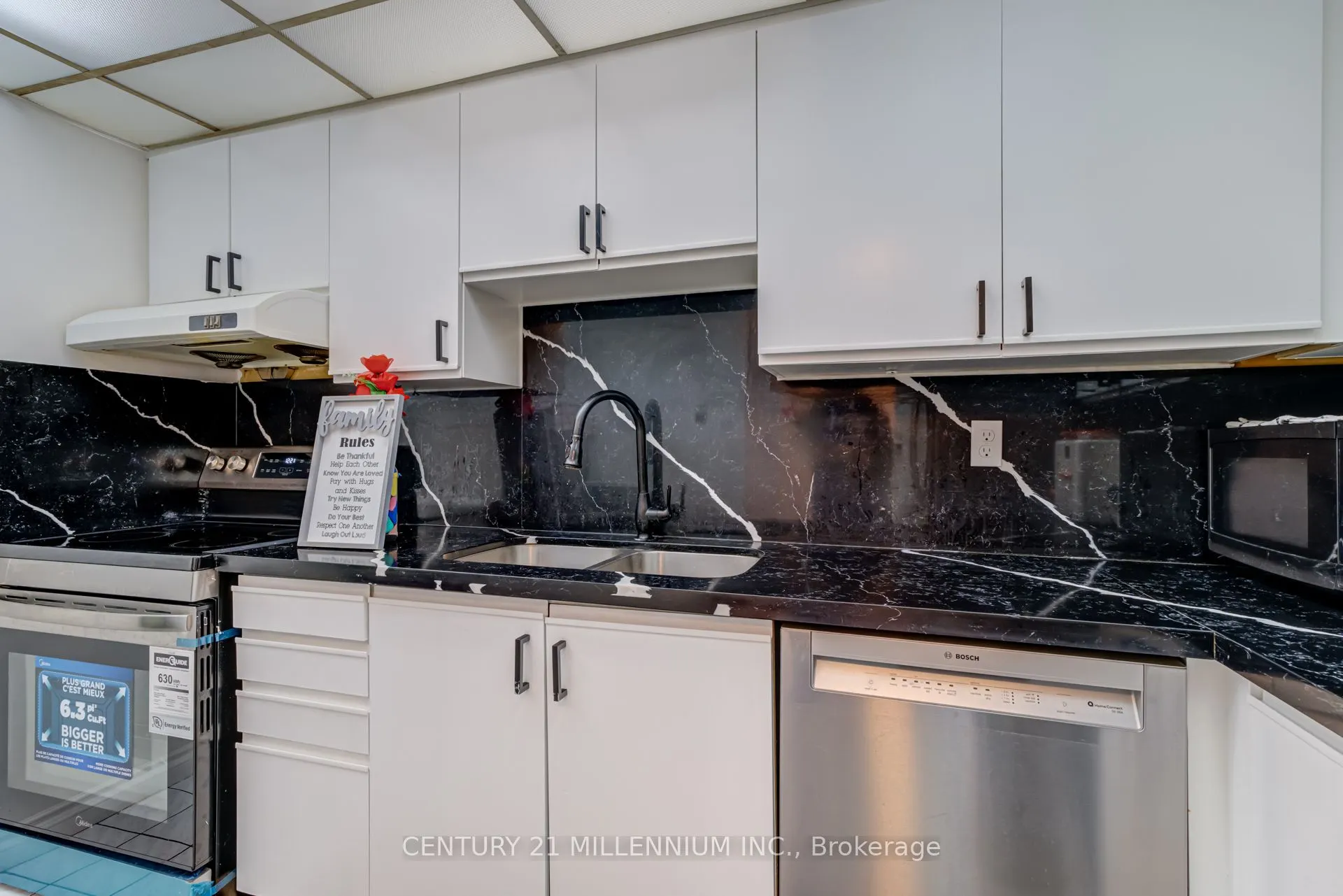 25 Fairview Road W, #605