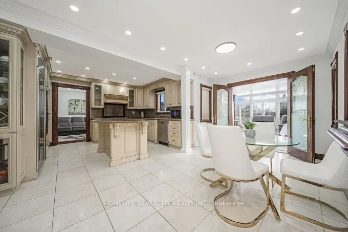 14 Rembrandt Crescent