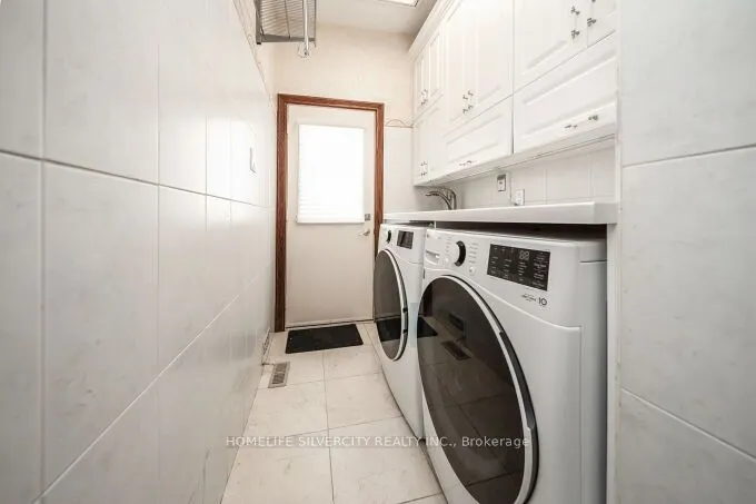 14 Rembrandt Crescent