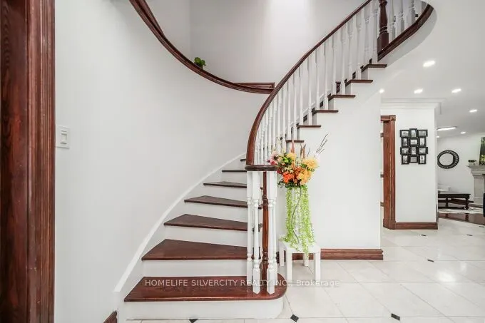 14 Rembrandt Crescent