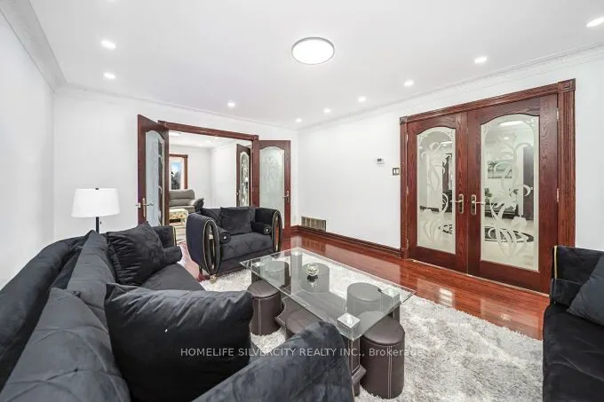 14 Rembrandt Crescent