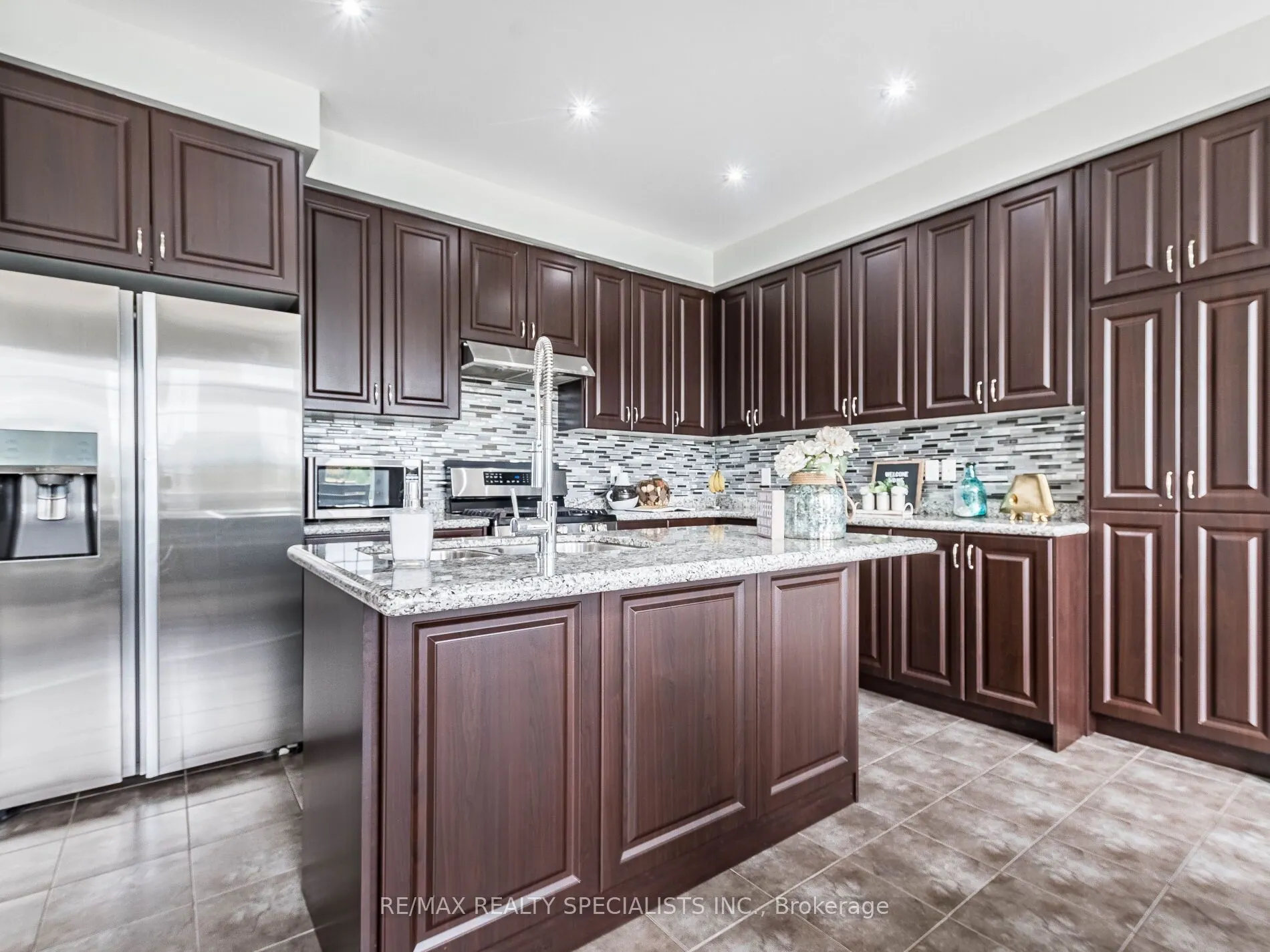 26 Lloyd Crescent