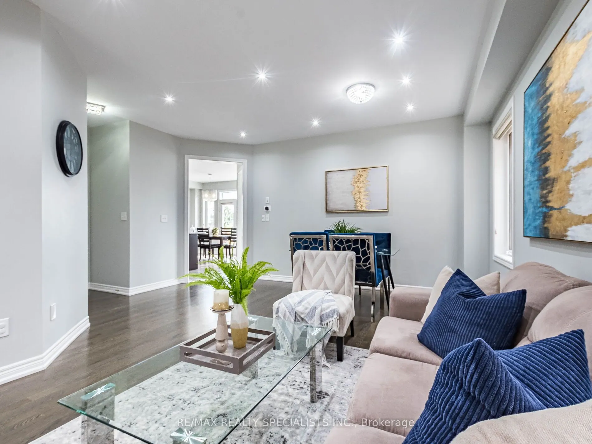 26 Lloyd Crescent
