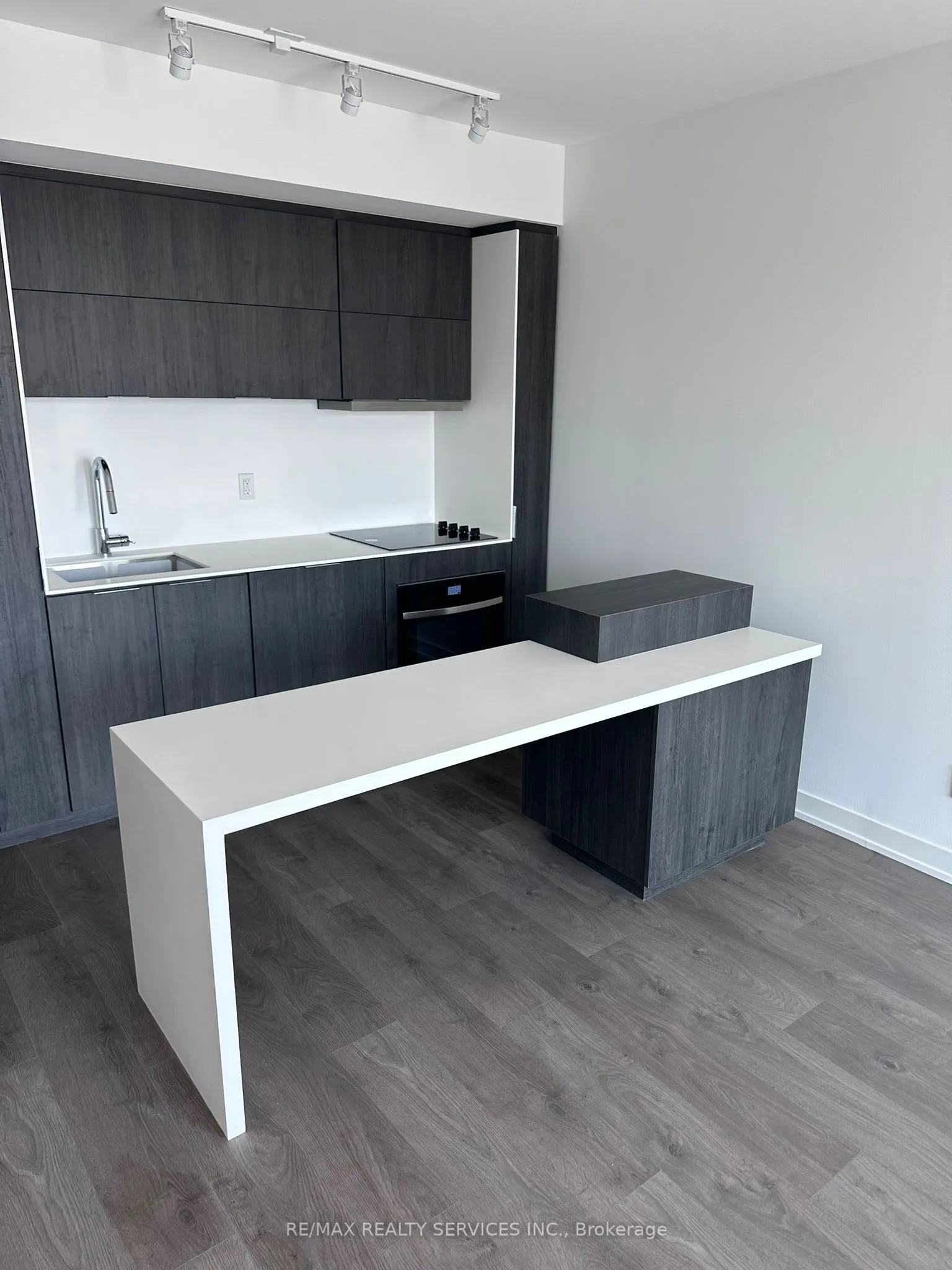 370 Martha Street, #1708