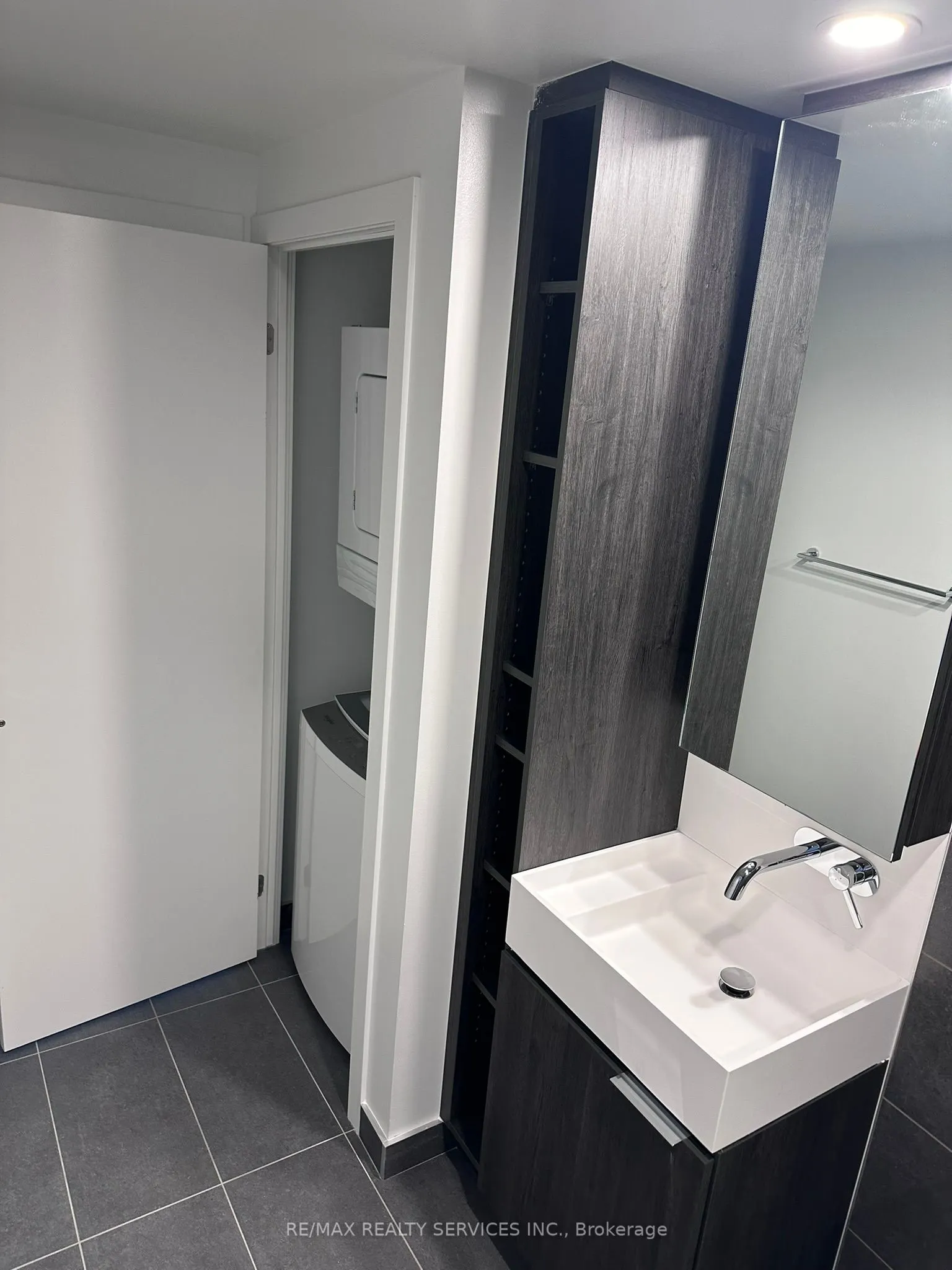 370 Martha Street, #1708
