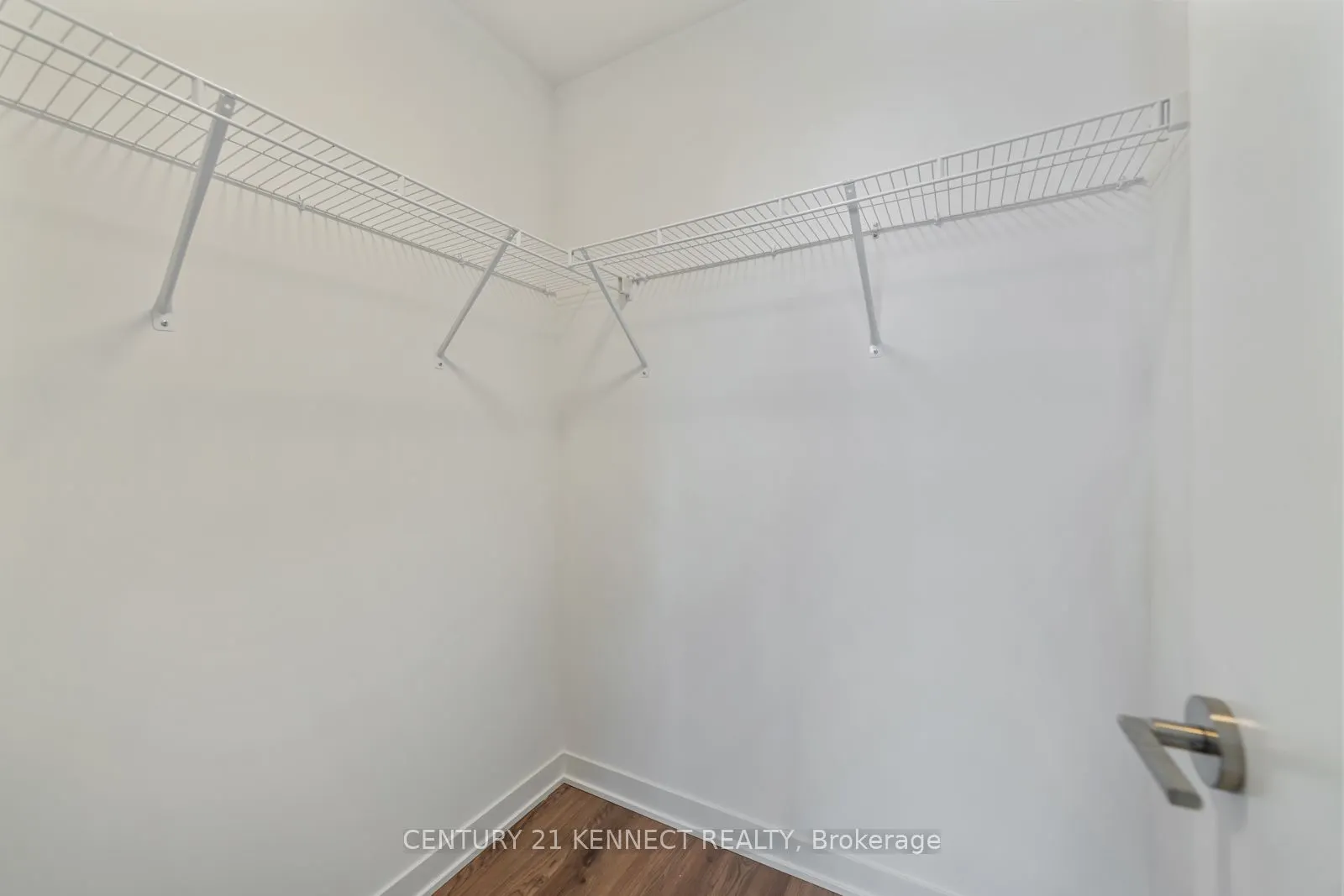 395 Dundas Street W, #804