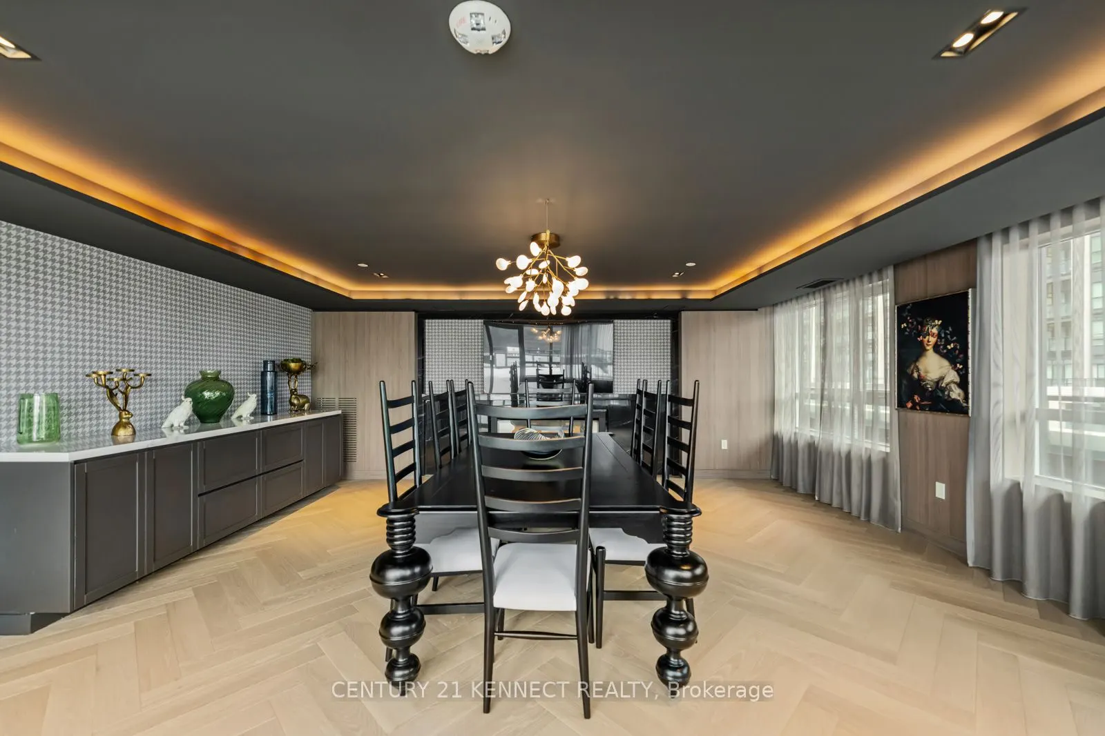 395 Dundas Street W, #804