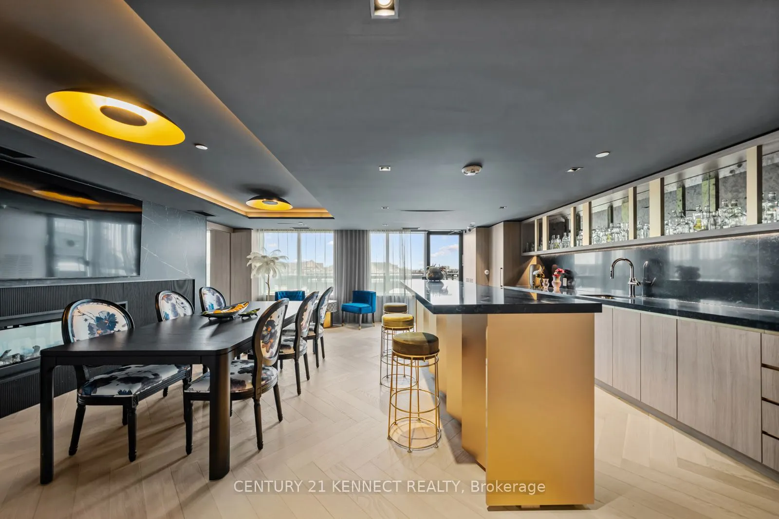 395 Dundas Street W, #804