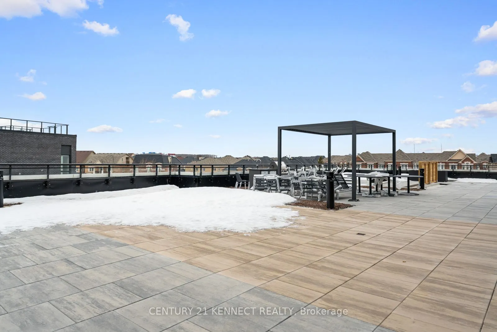 395 Dundas Street W, #804