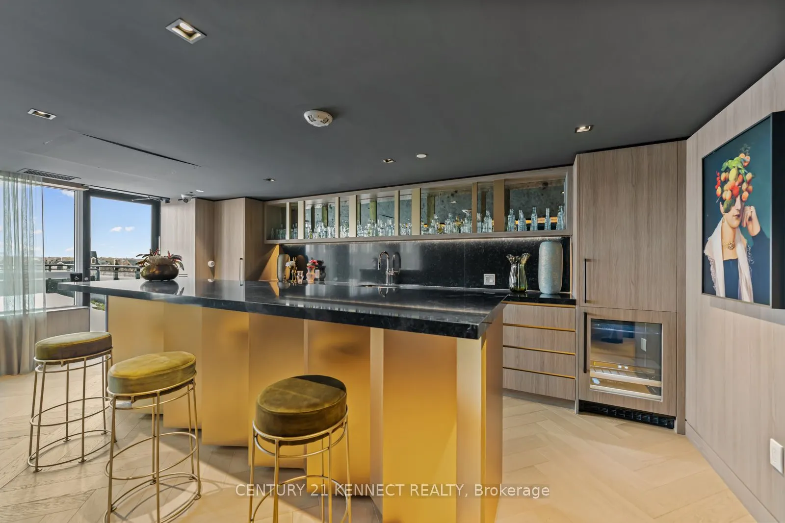395 Dundas Street W, #804