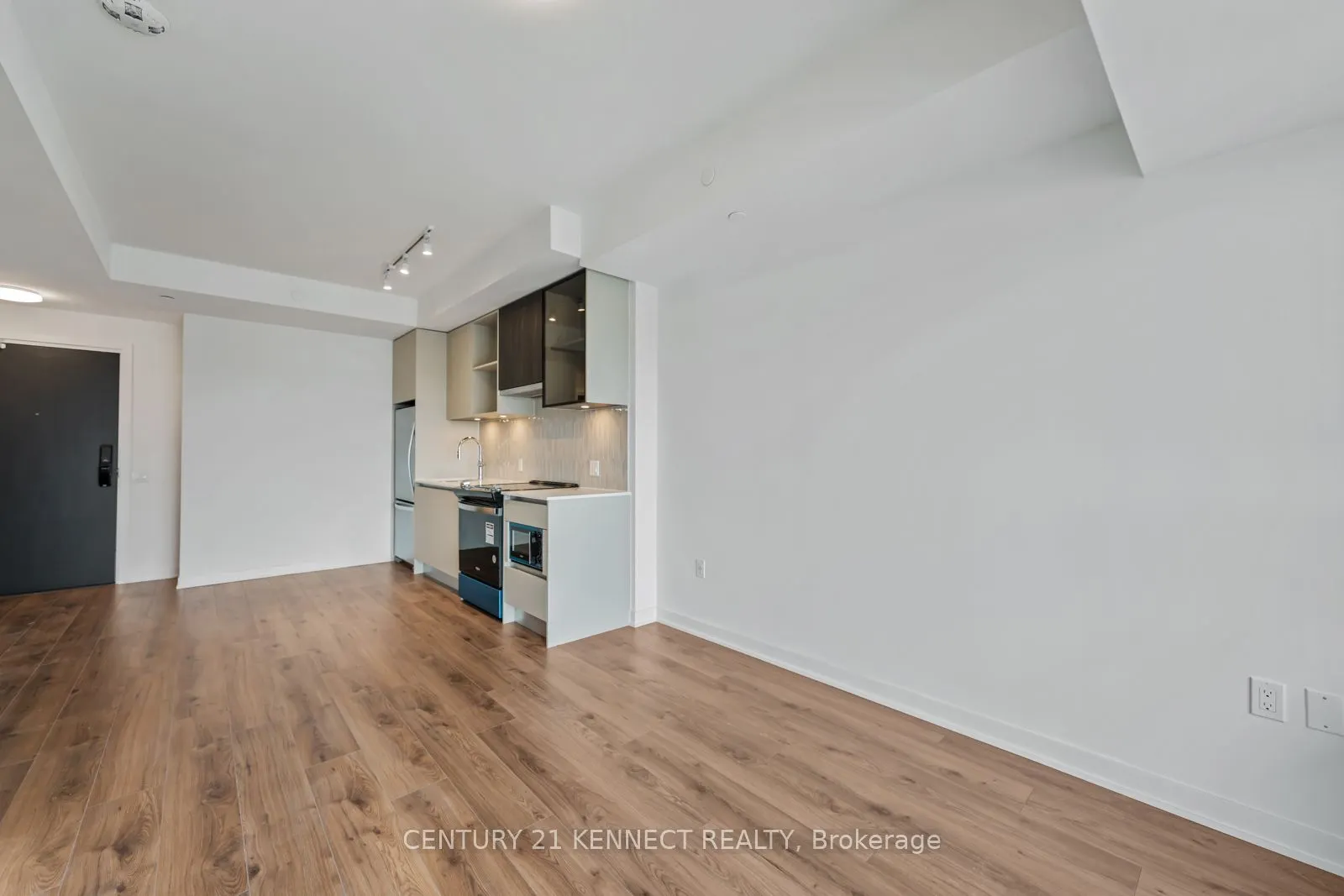 395 Dundas Street W, #804
