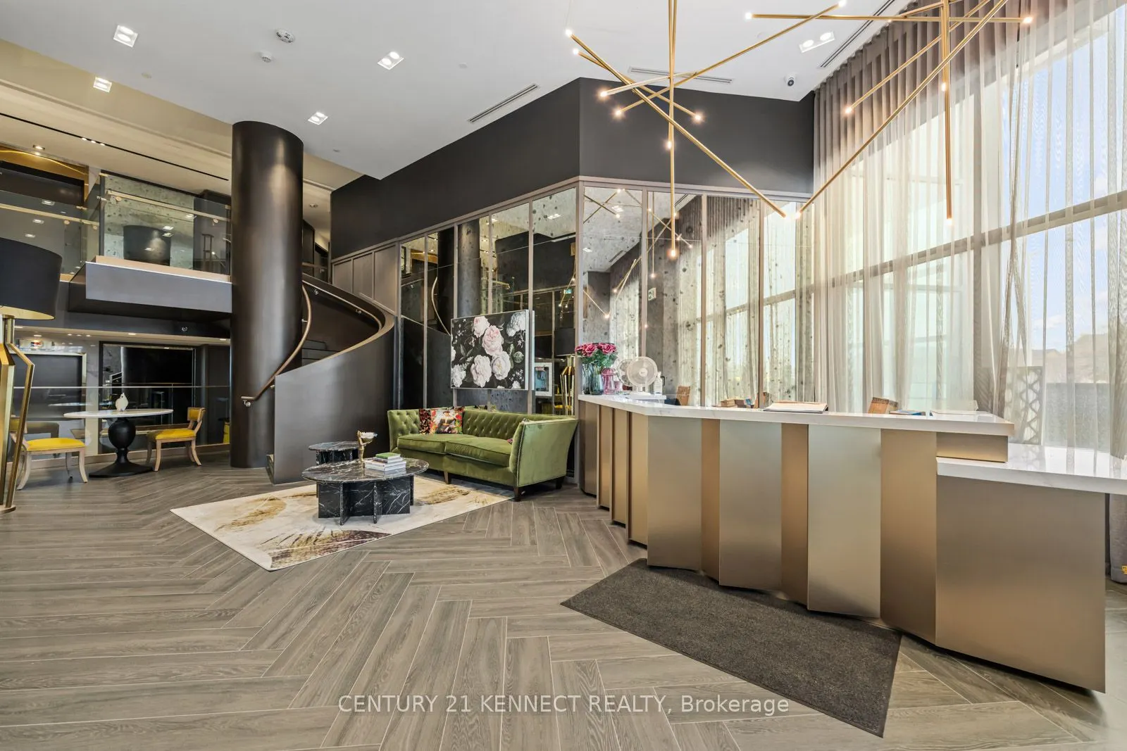 395 Dundas Street W, #804