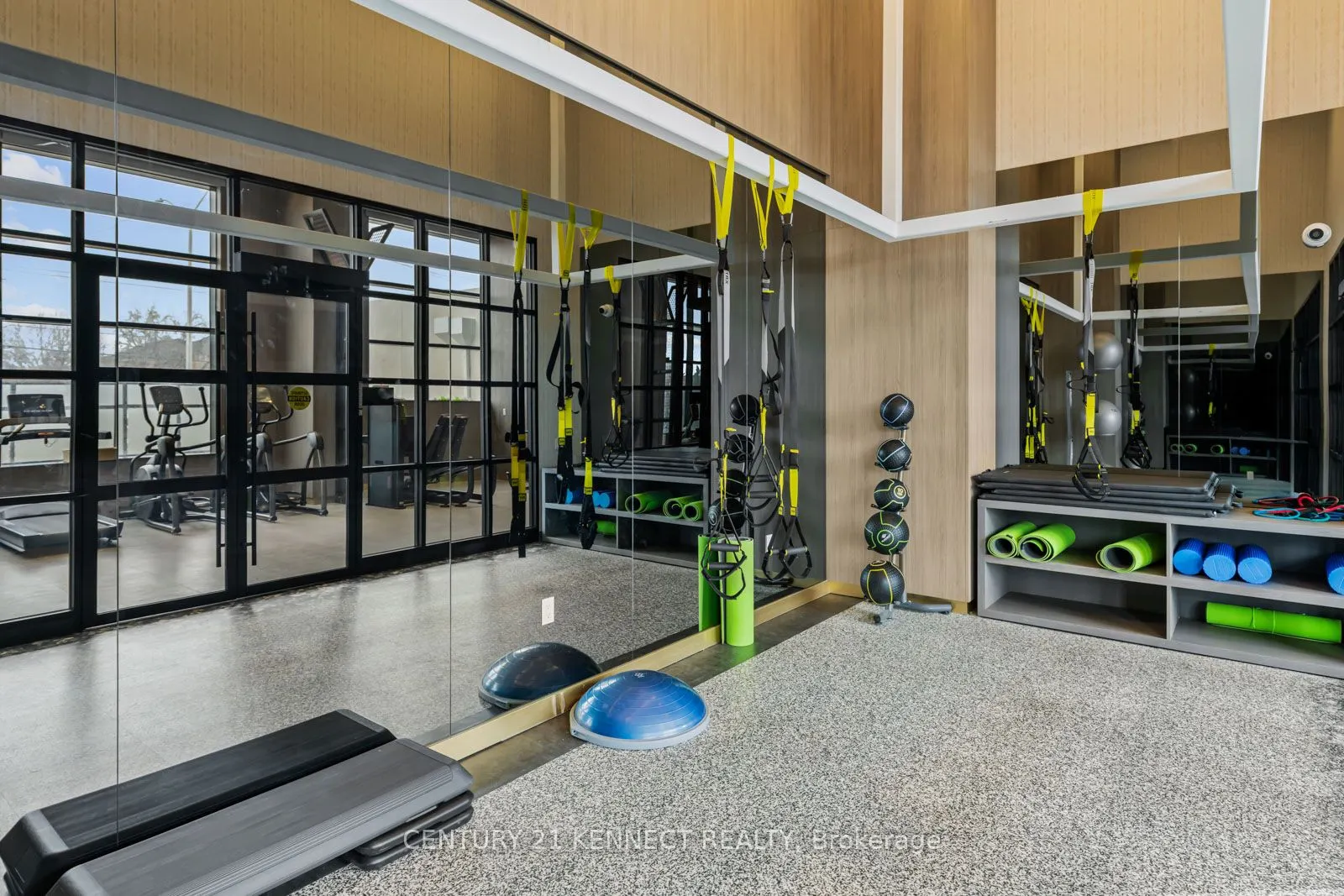 395 Dundas Street W, #804