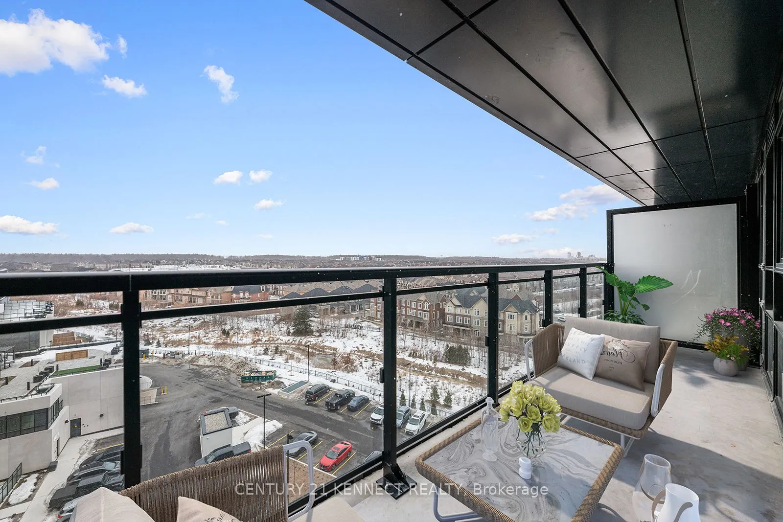 395 Dundas Street W, #804