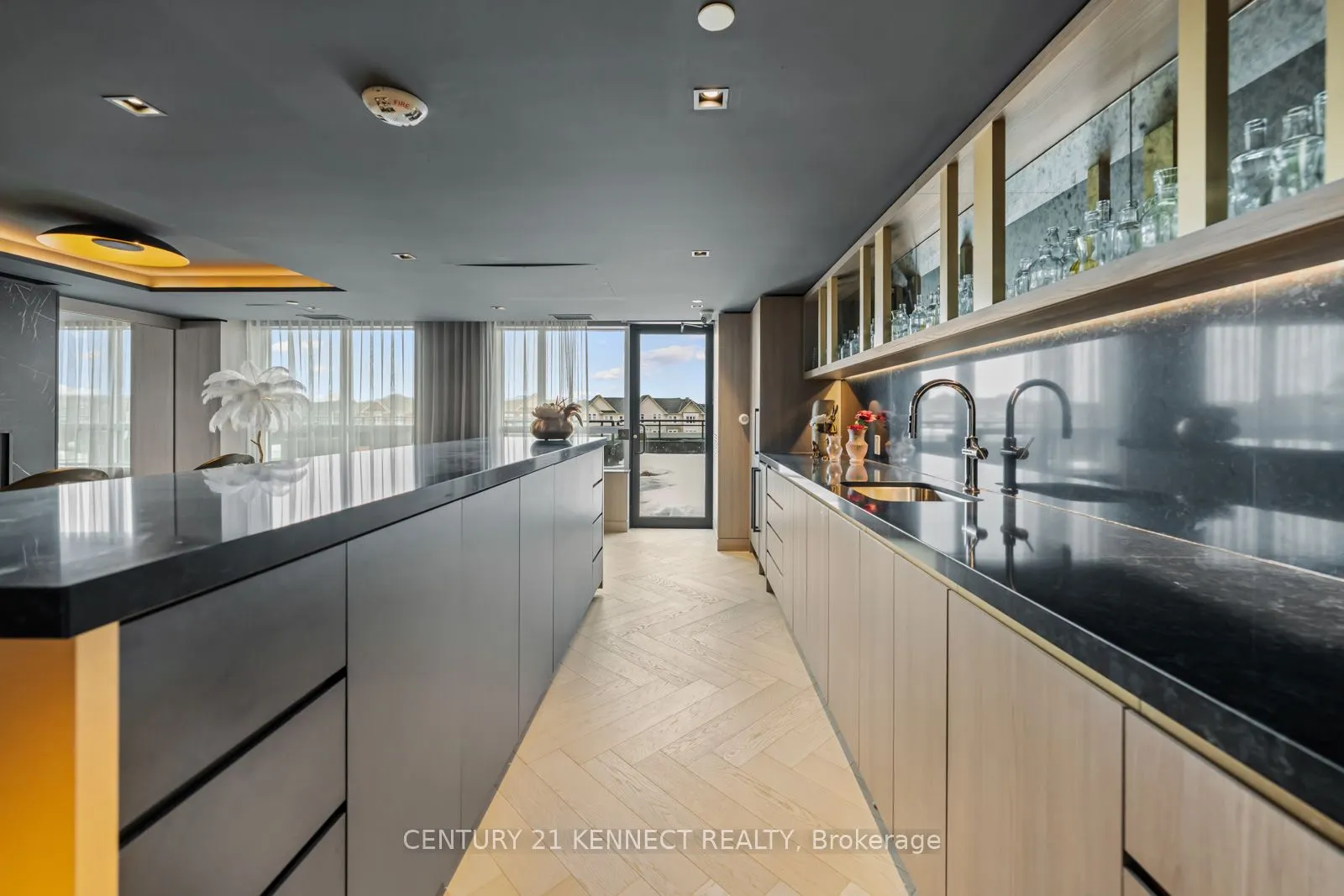 395 Dundas Street W, #804