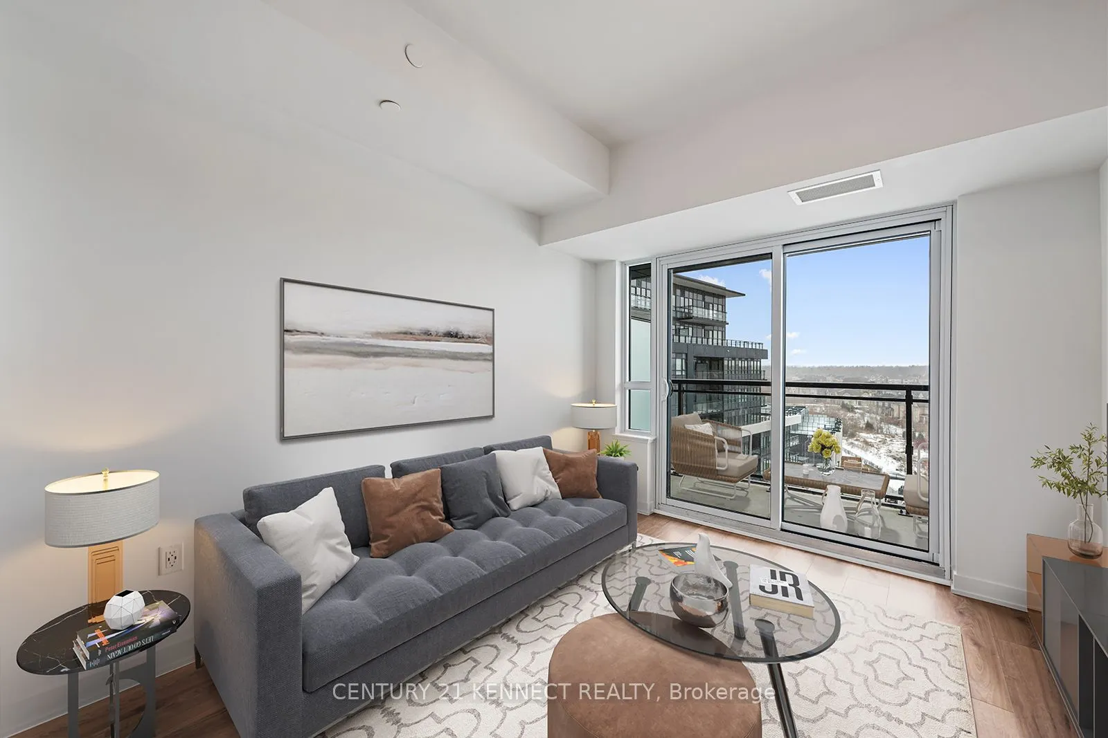 395 Dundas Street W, #804