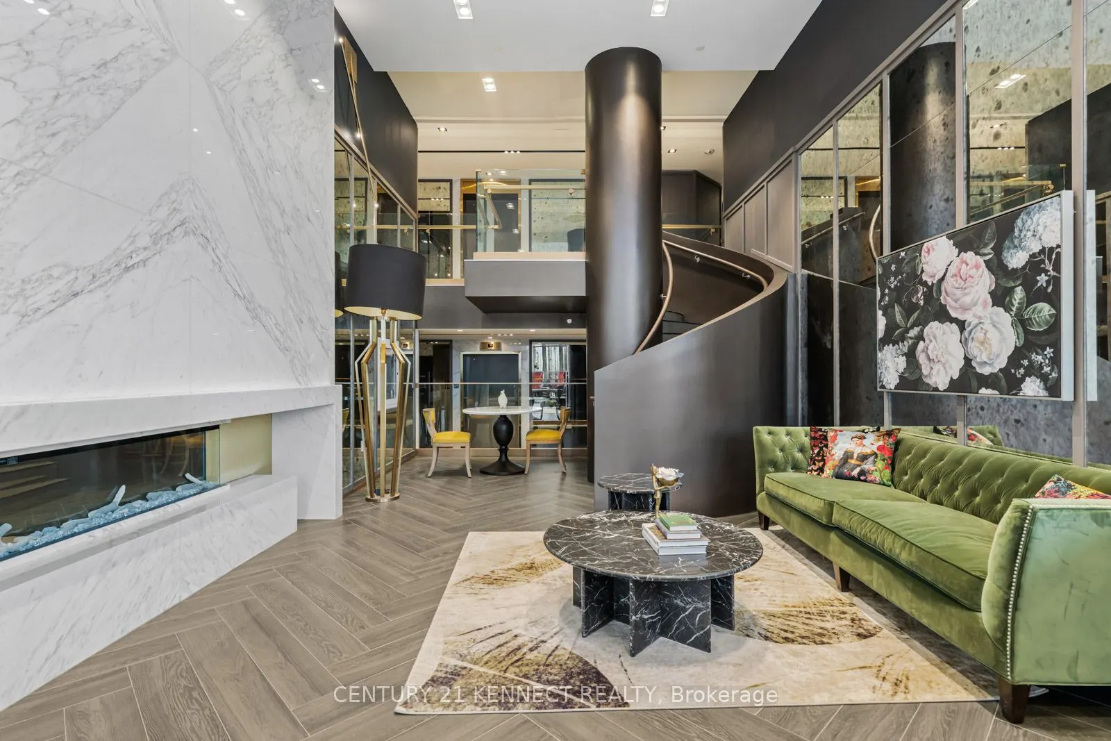 395 Dundas Street W, #804