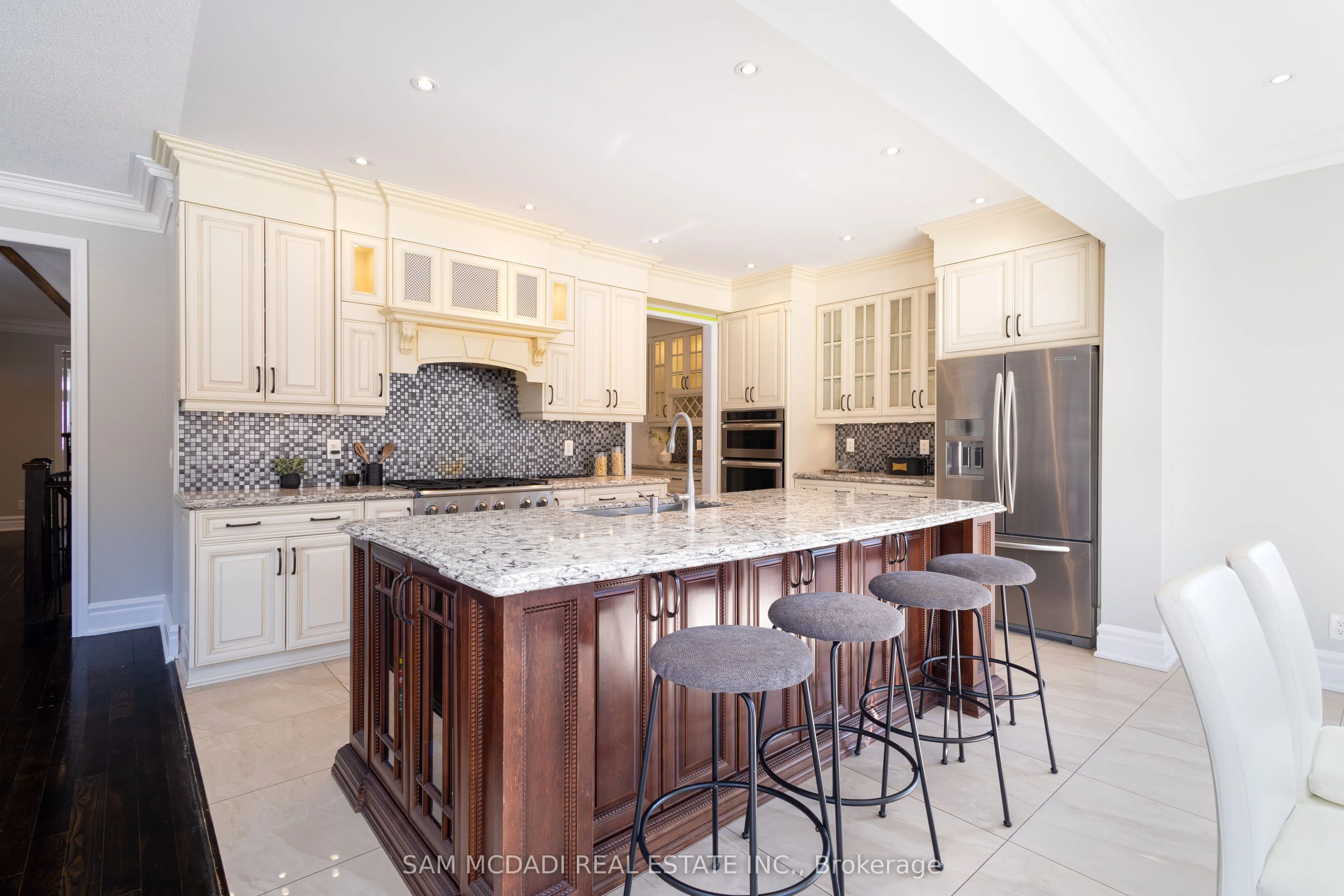 5572 Trailbank Drive