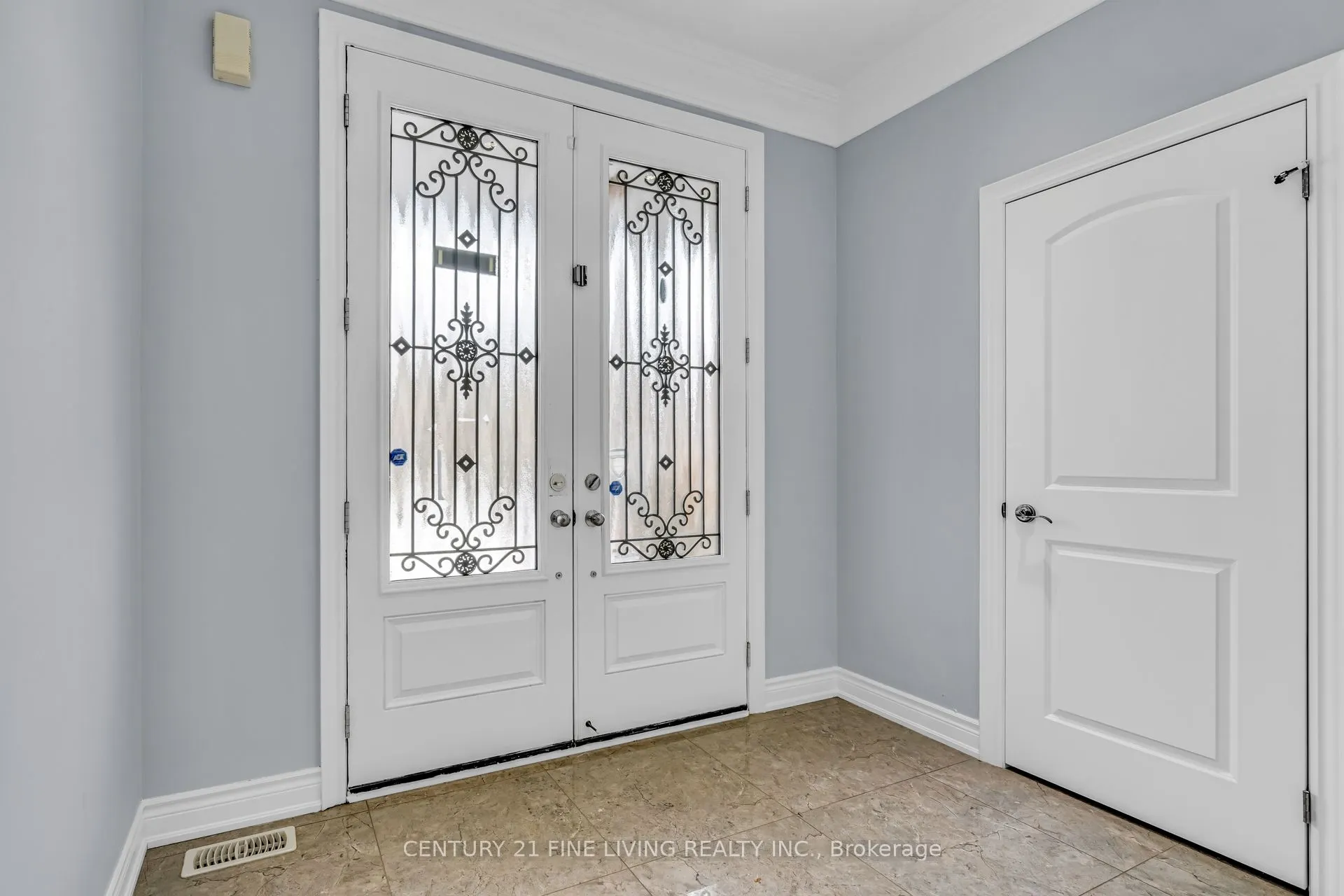 80 Hanbury Crescent