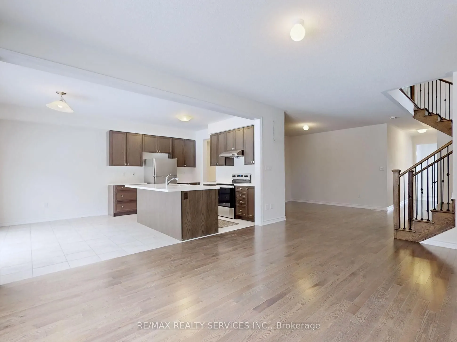 26 Spinland Street S