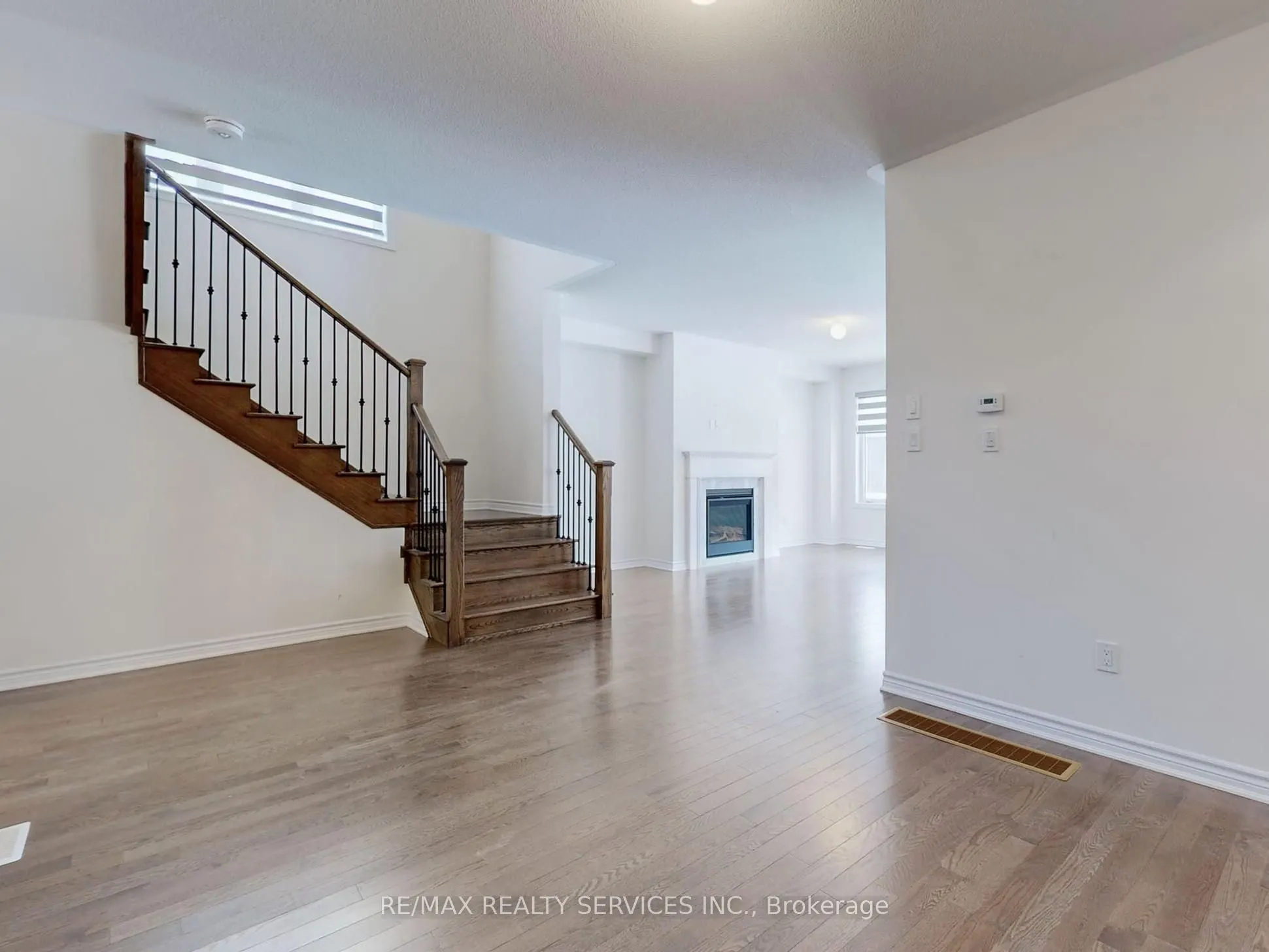 26 Spinland Street S