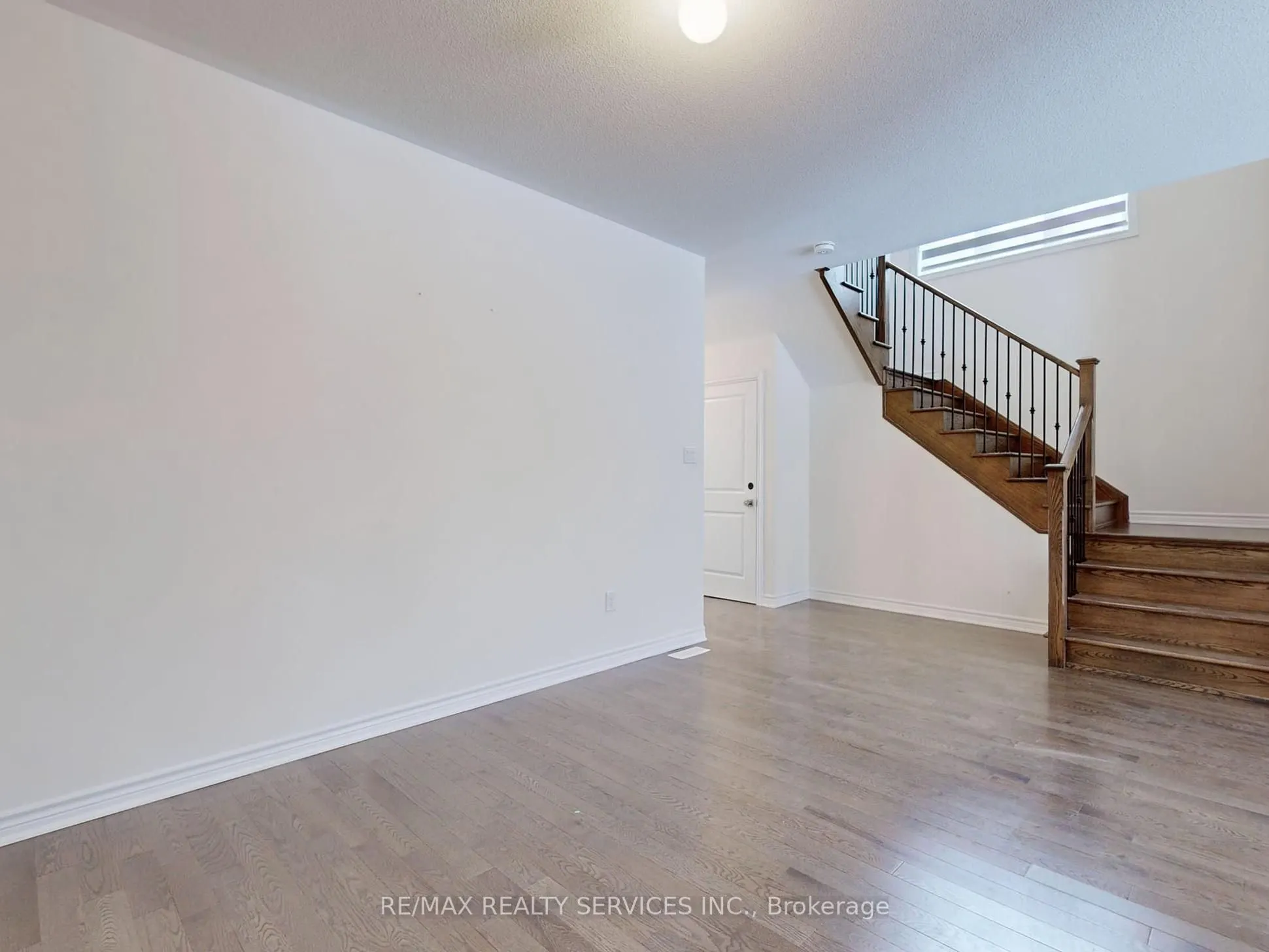 26 Spinland Street S