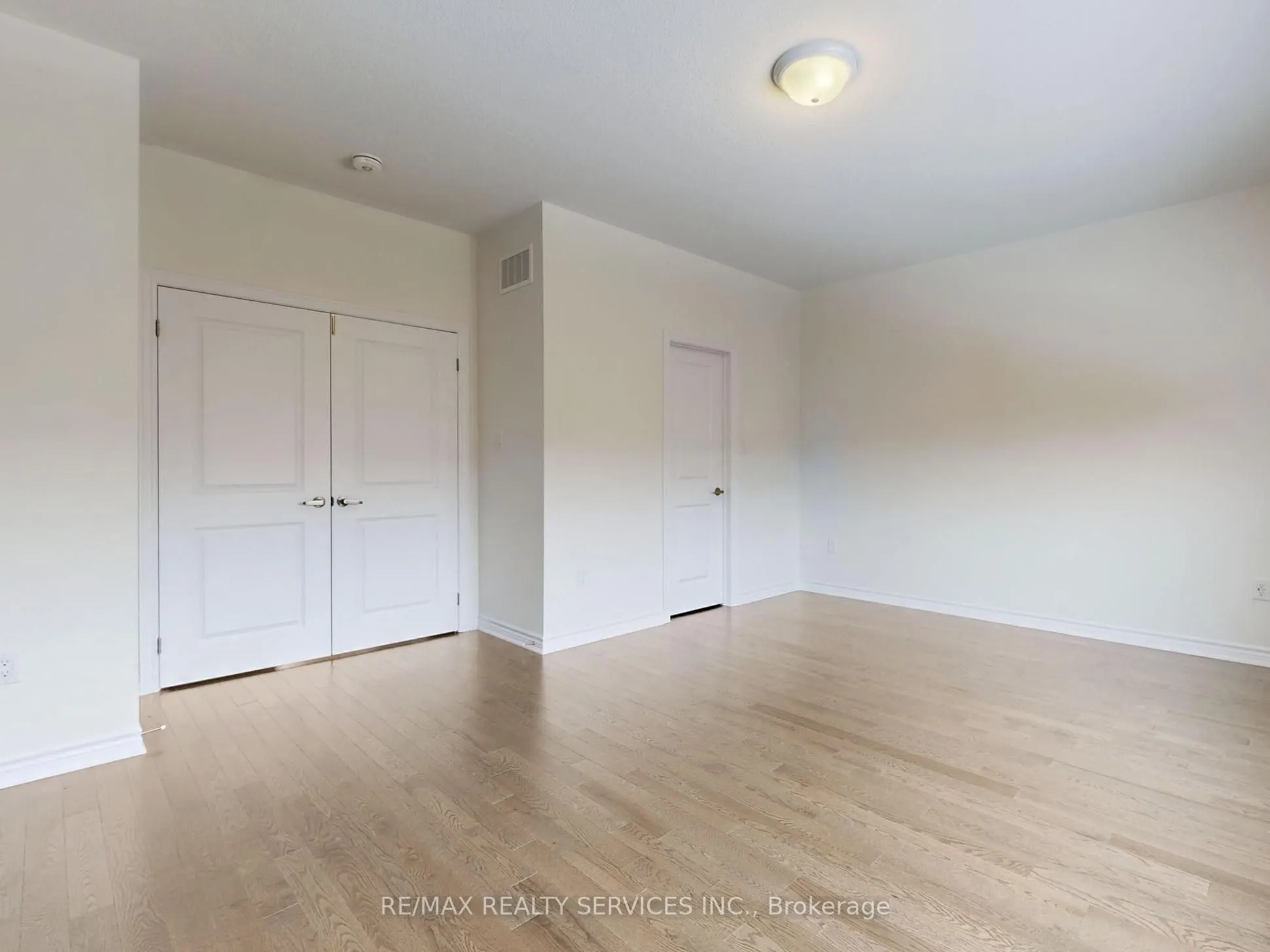 26 Spinland Street S
