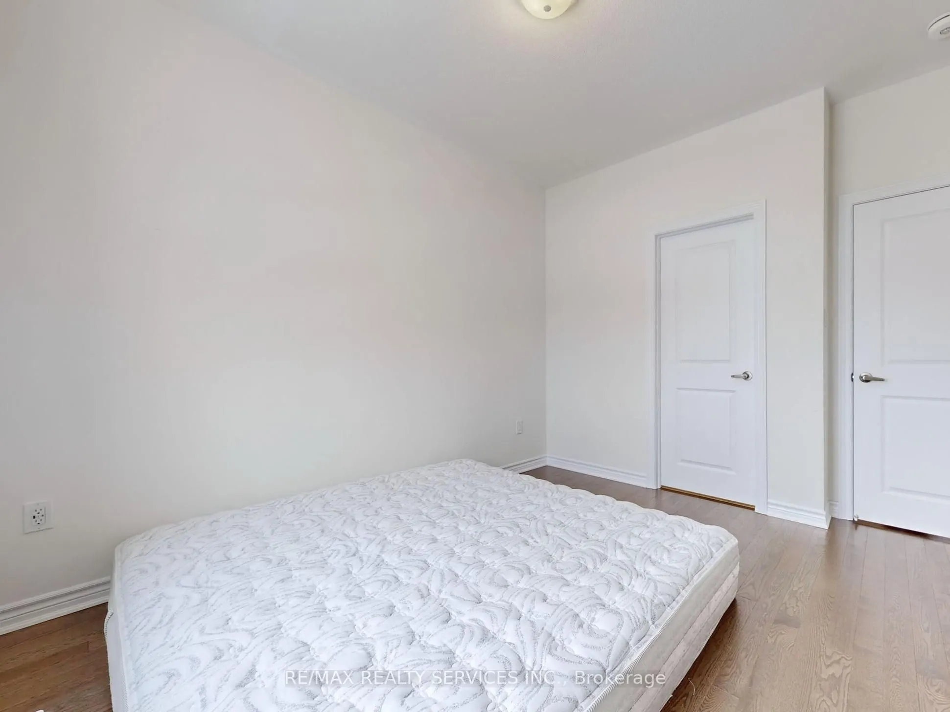 26 Spinland Street S